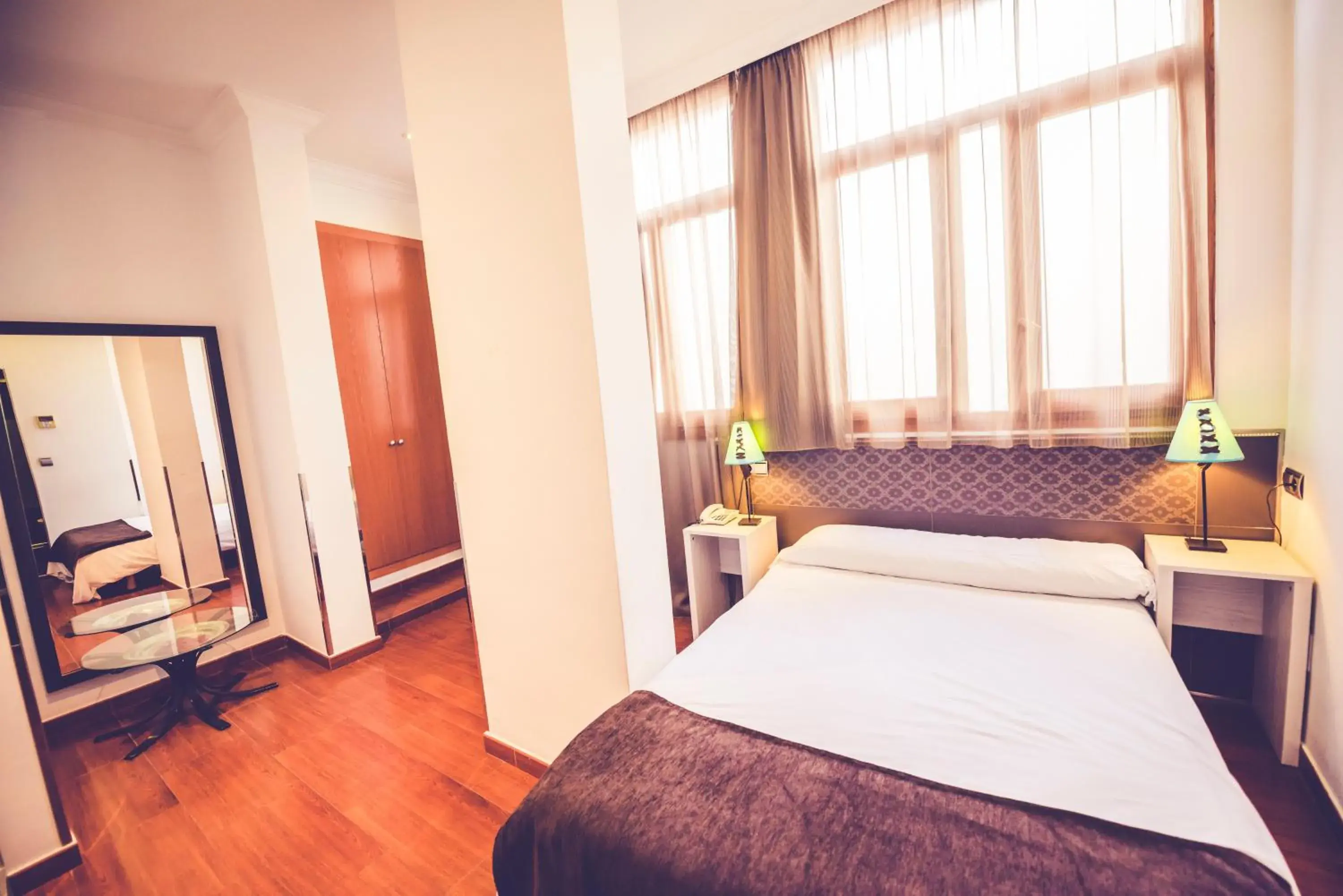 Bed in Hostal Sol Los Angeles Bed in Hostal Sol Los Angeles