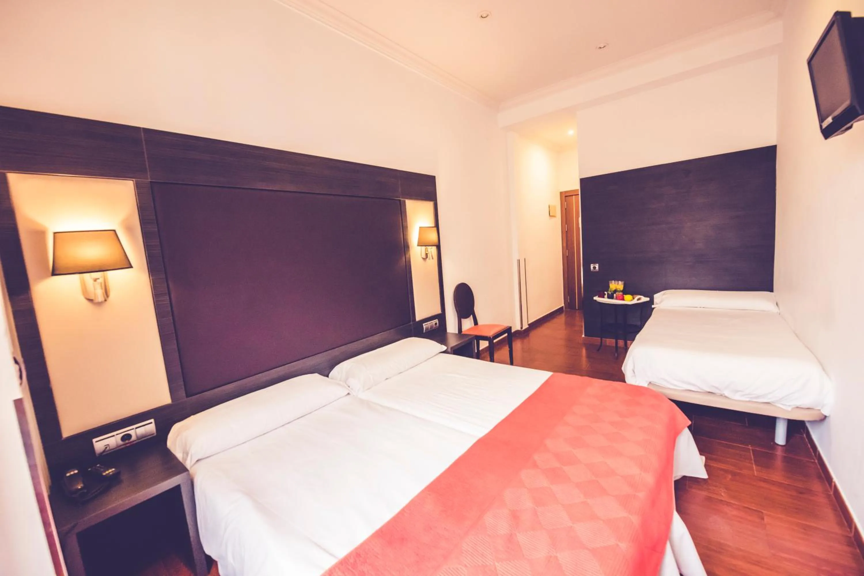 Bed in Hostal Sol Los Angeles