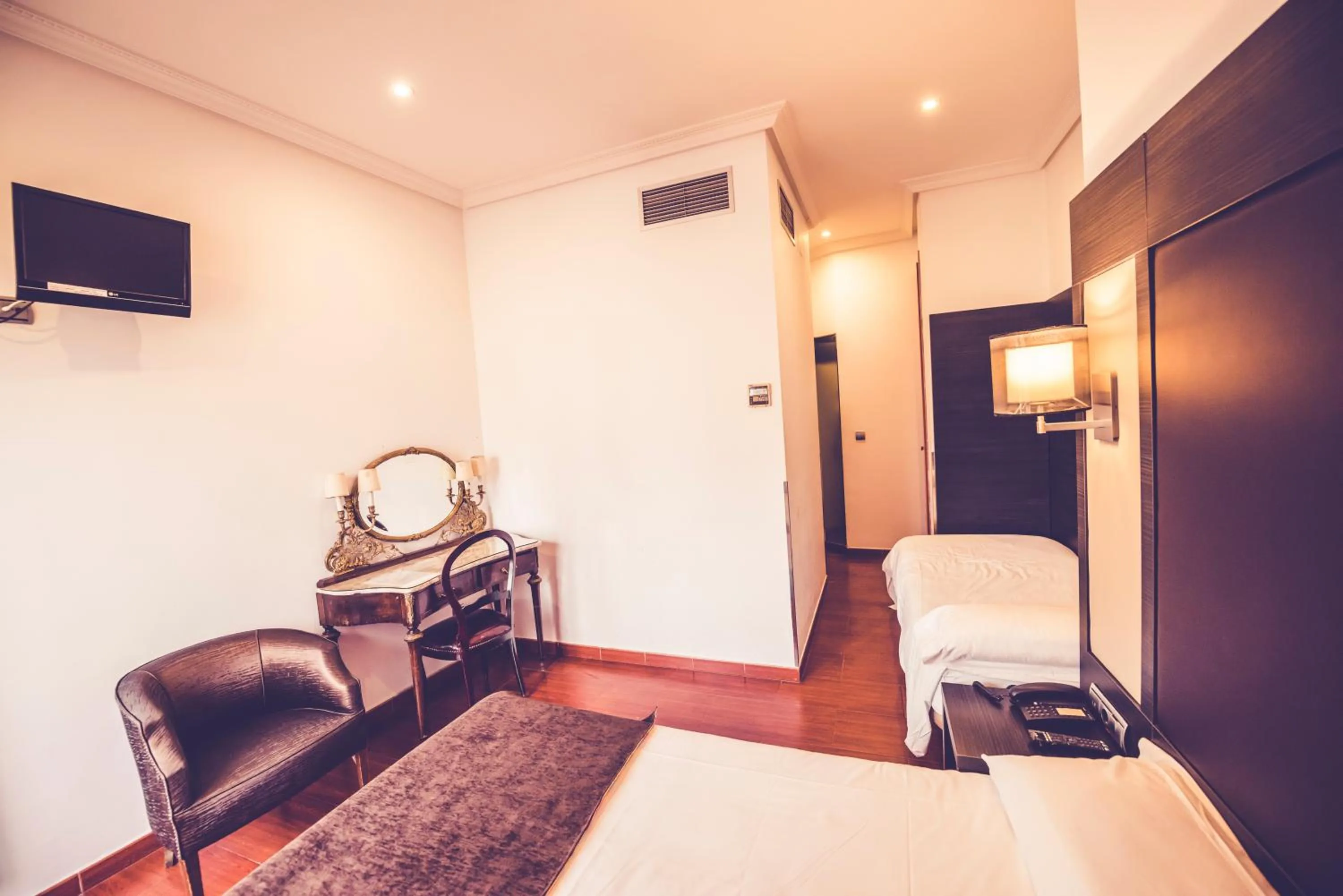 Bed in Hostal Sol Los Angeles