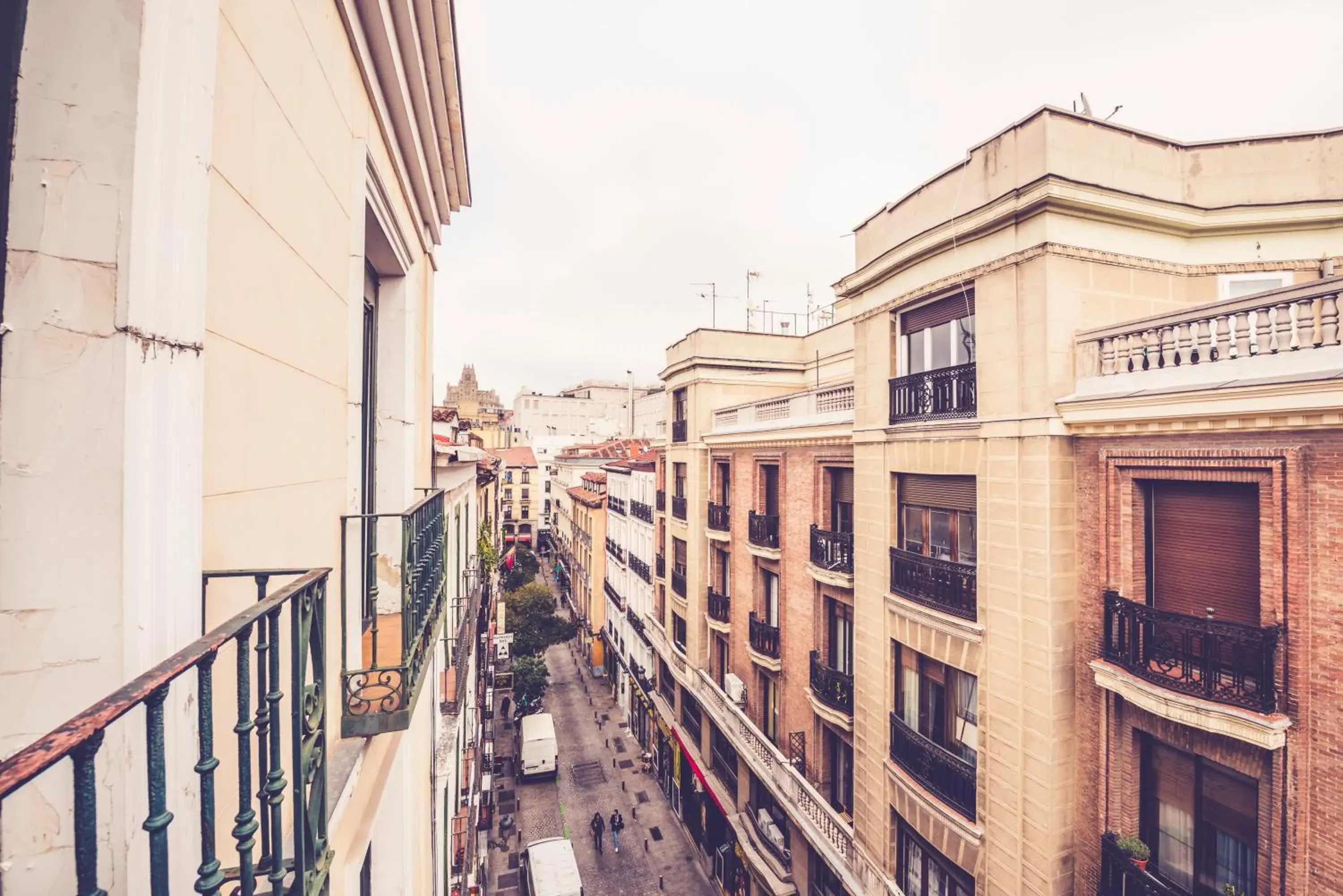 Property building in Hostal Sol Los Angeles Property building in Hostal Sol Los Angeles