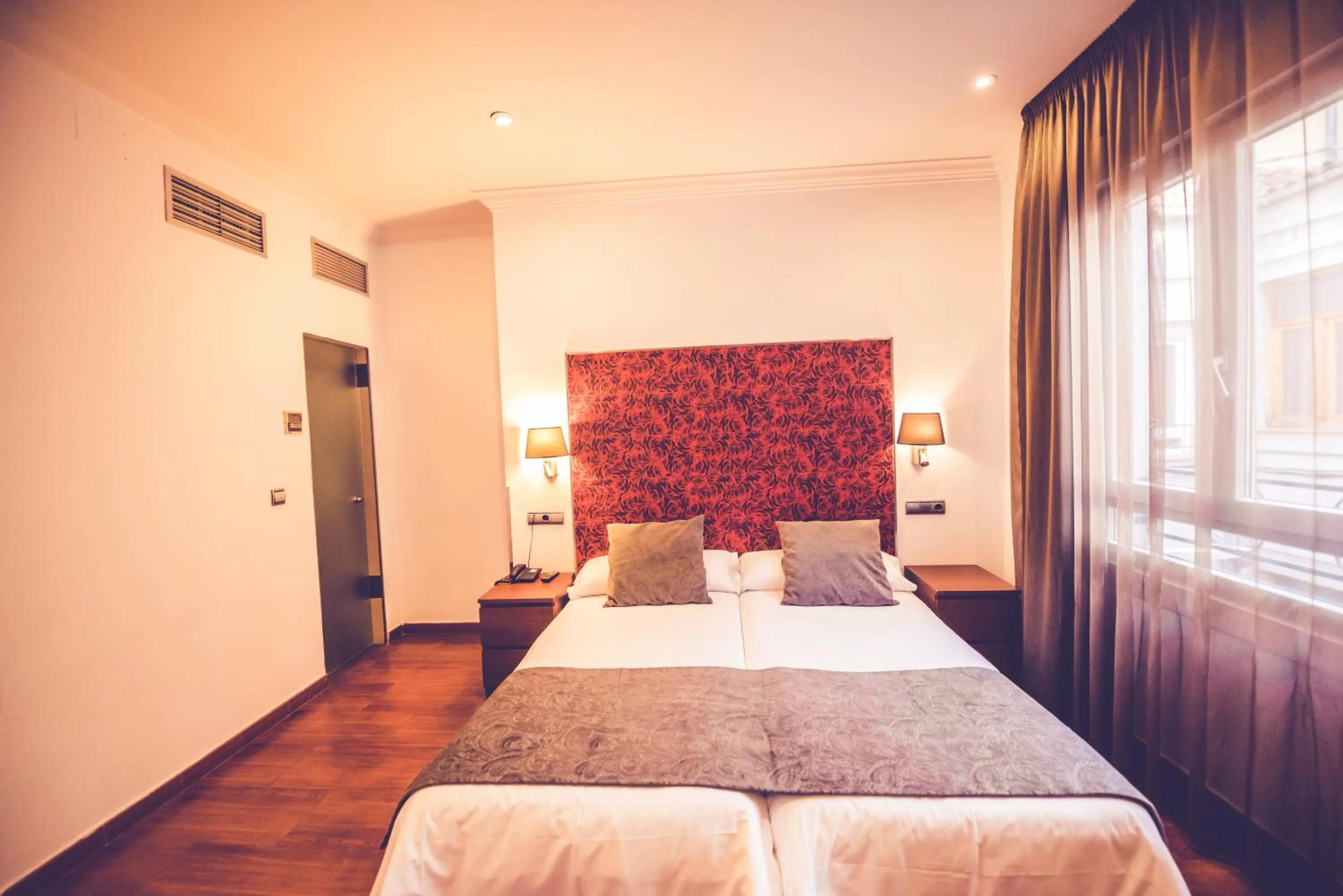 Bed in Hostal Sol Los Angeles