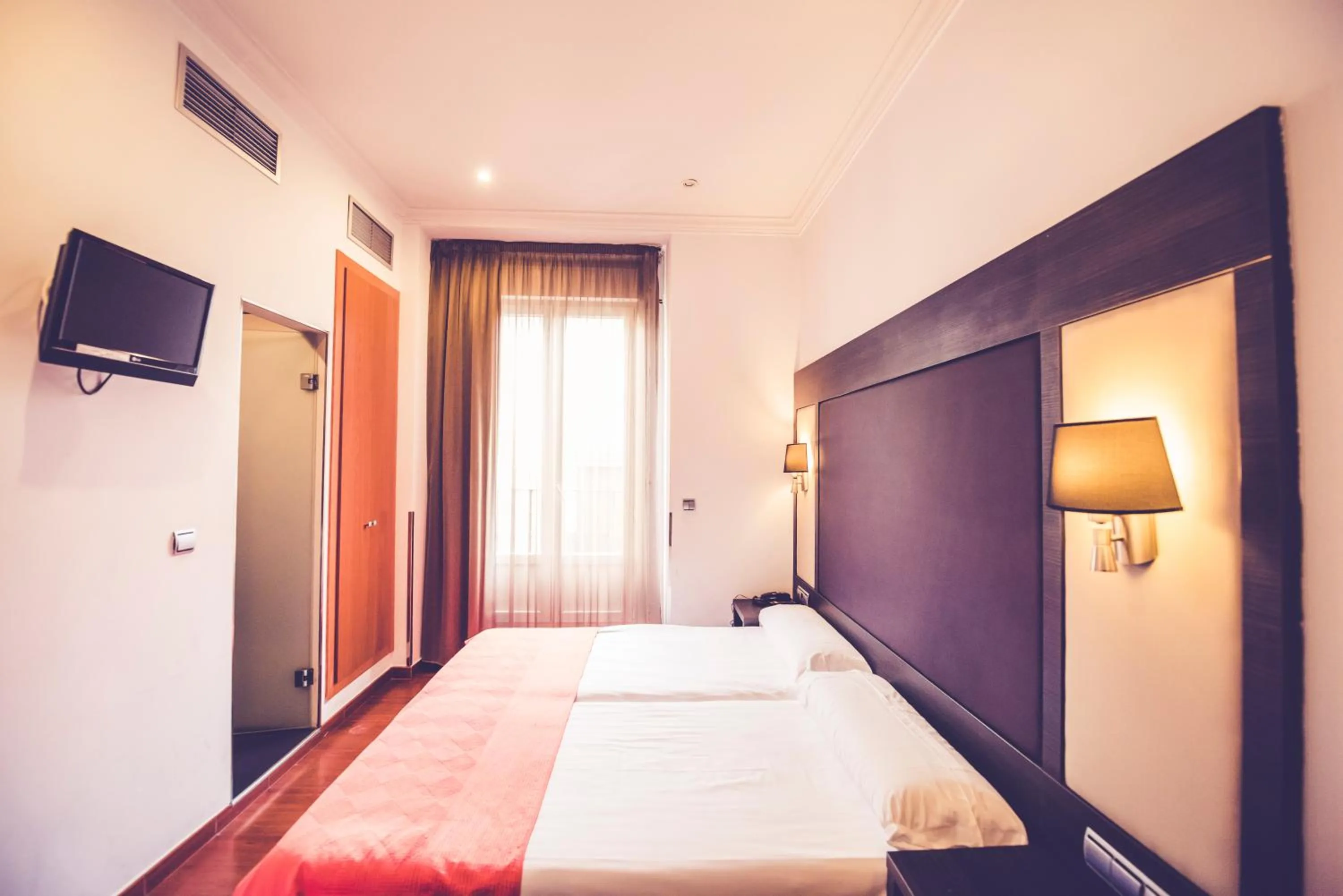 Bed in Hostal Sol Los Angeles