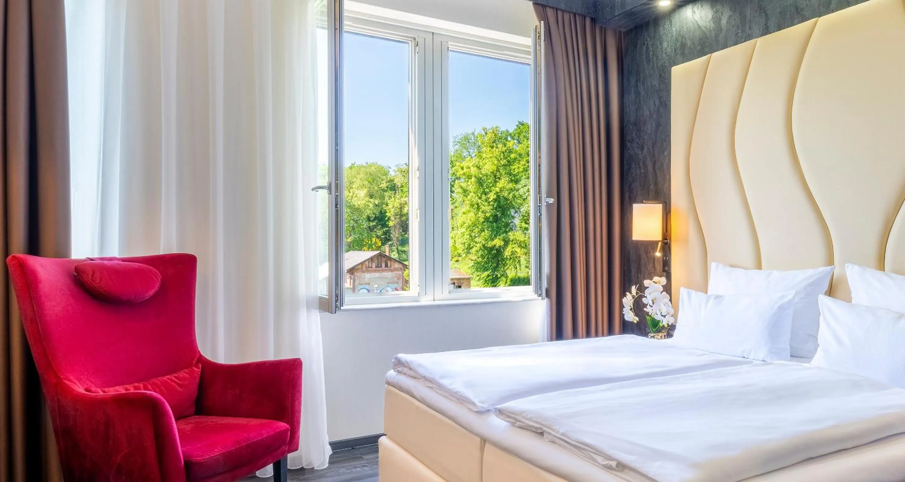 Bed in PLAZA Premium Schwerin Sure Hotel Collection by Best Western