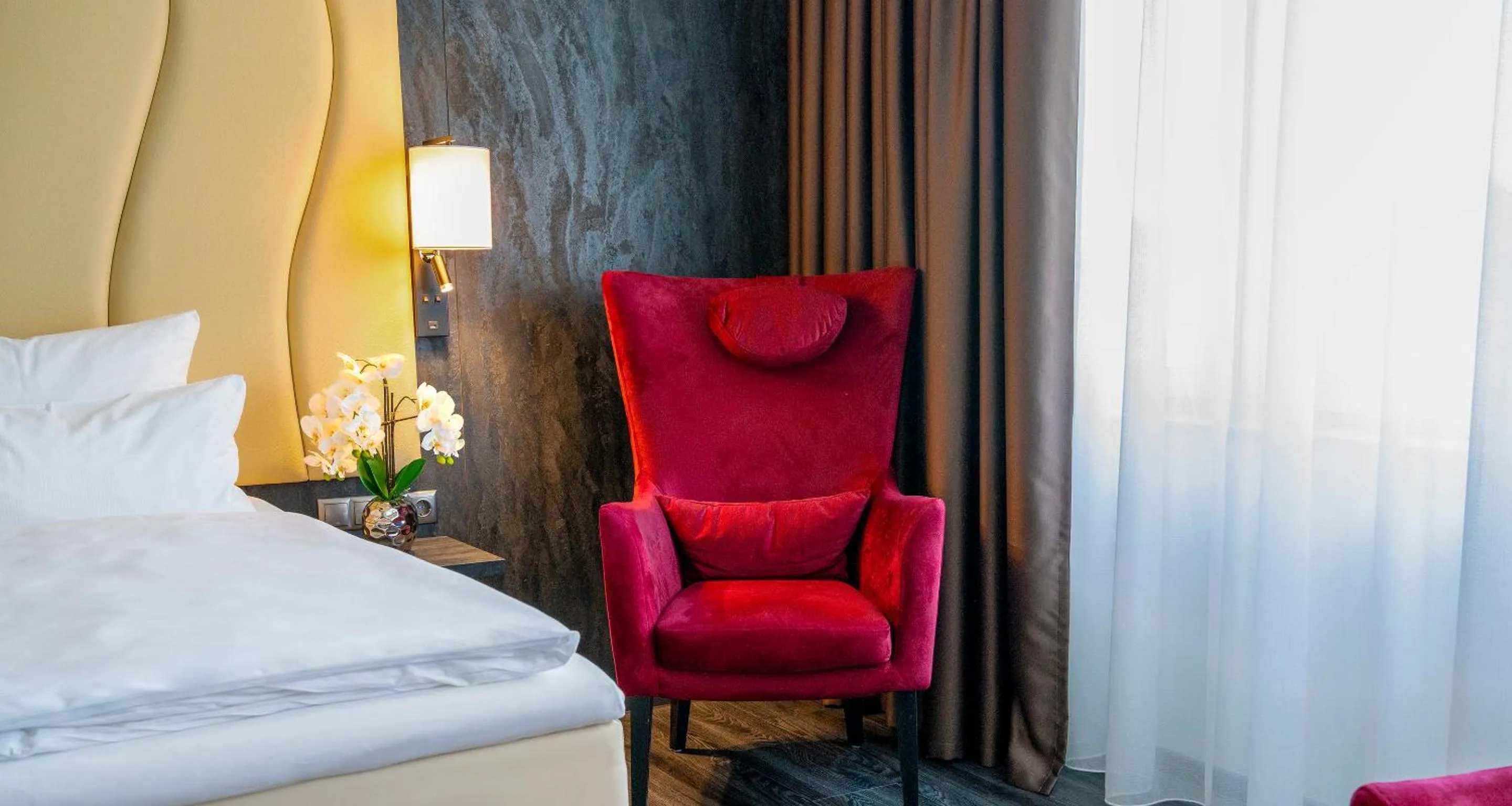 Seating area, Bed in PLAZA Premium Schwerin Sure Hotel Collection by Best Western