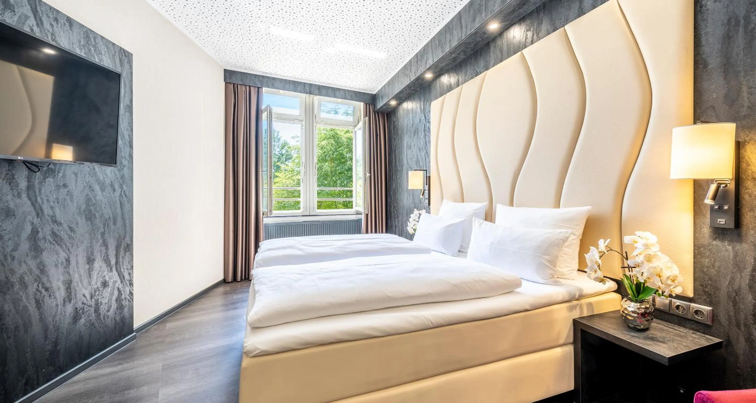 Bed in PLAZA Premium Schwerin Sure Hotel Collection by Best Western