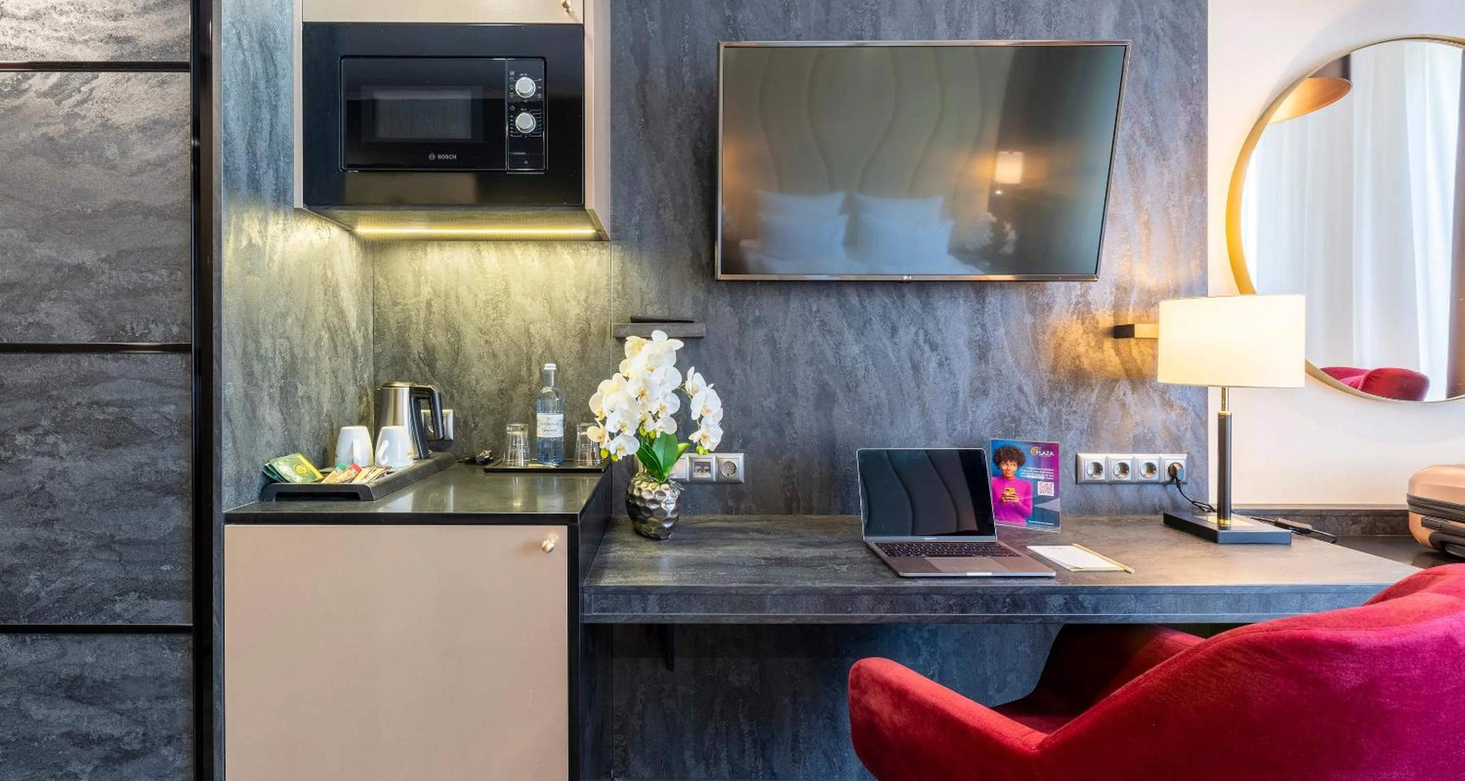 TV and multimedia in PLAZA Premium Schwerin Sure Hotel Collection by Best Western