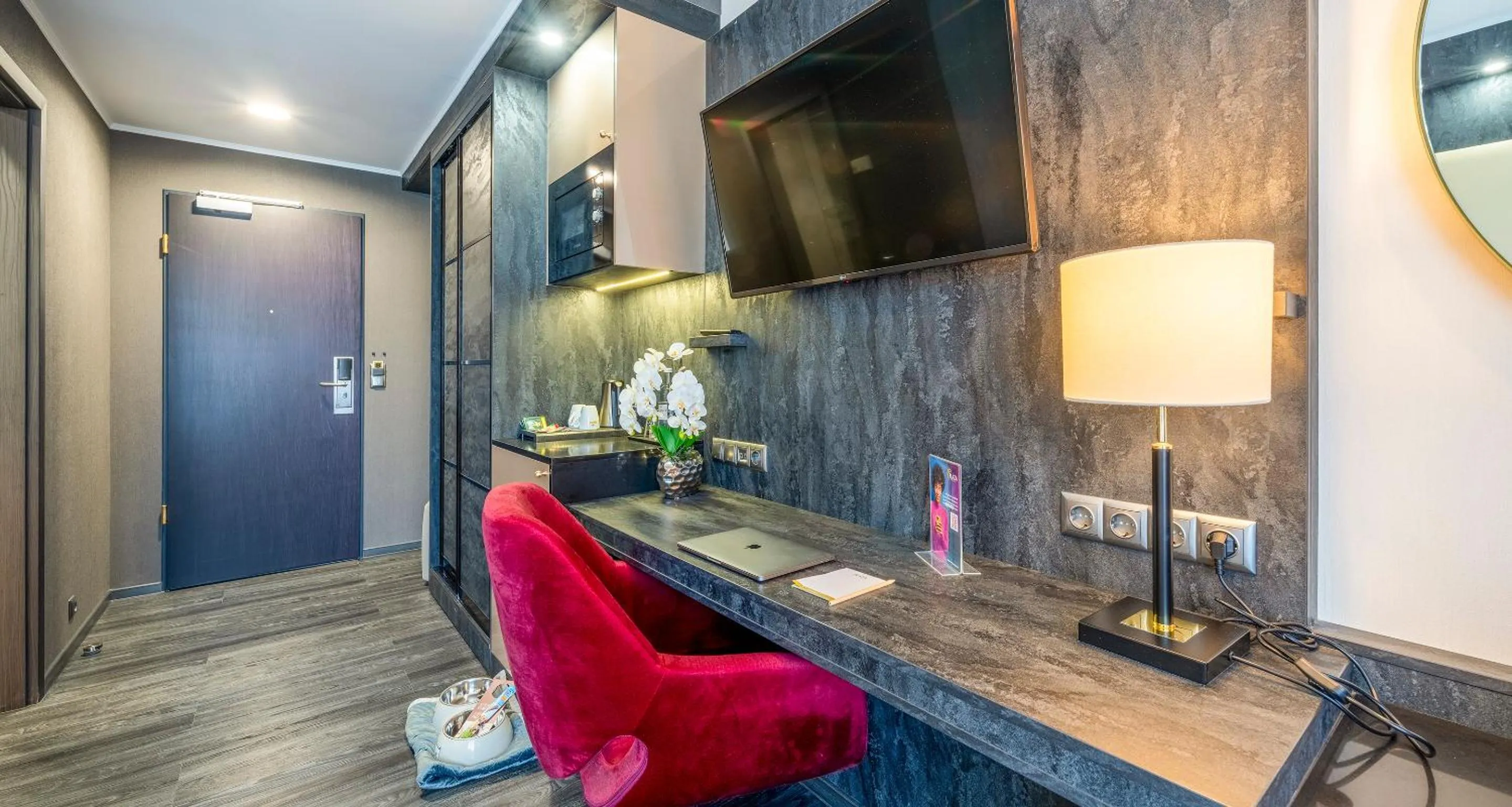 TV and multimedia in PLAZA Premium Schwerin Sure Hotel Collection by Best Western