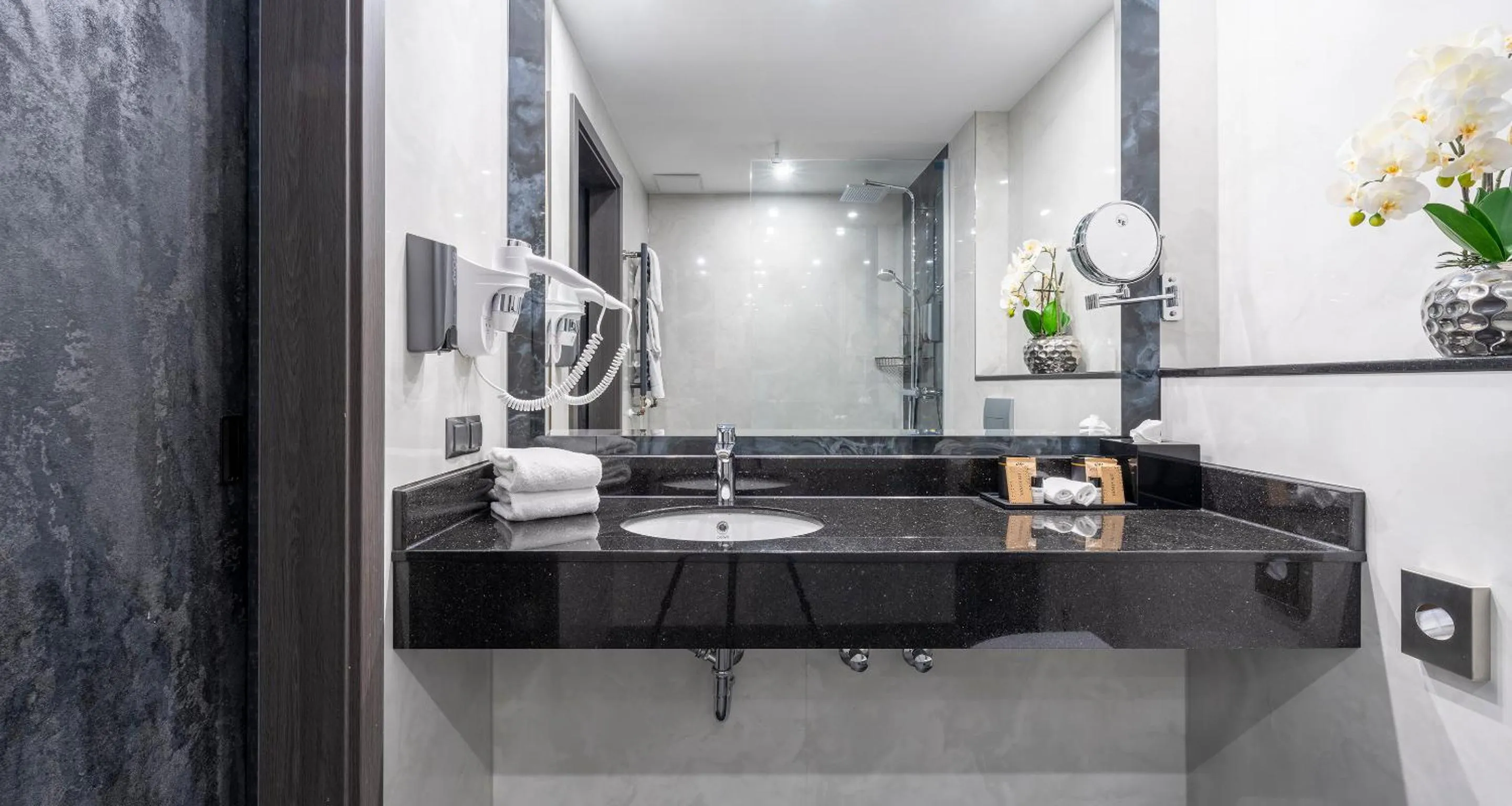 Bathroom in PLAZA Premium Schwerin Sure Hotel Collection by Best Western