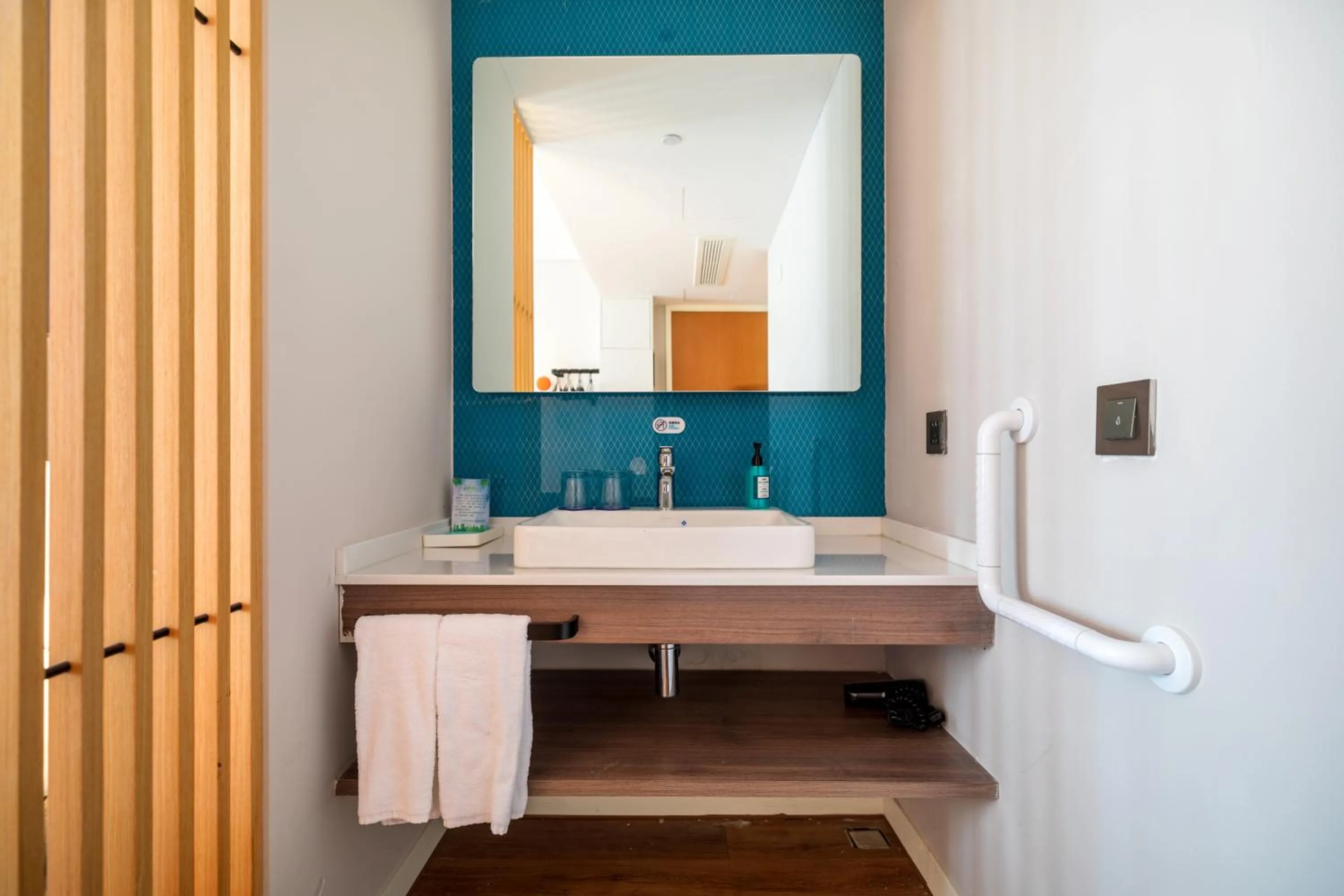 Photo of the whole room in Holiday Inn Express Pinghu by IHG