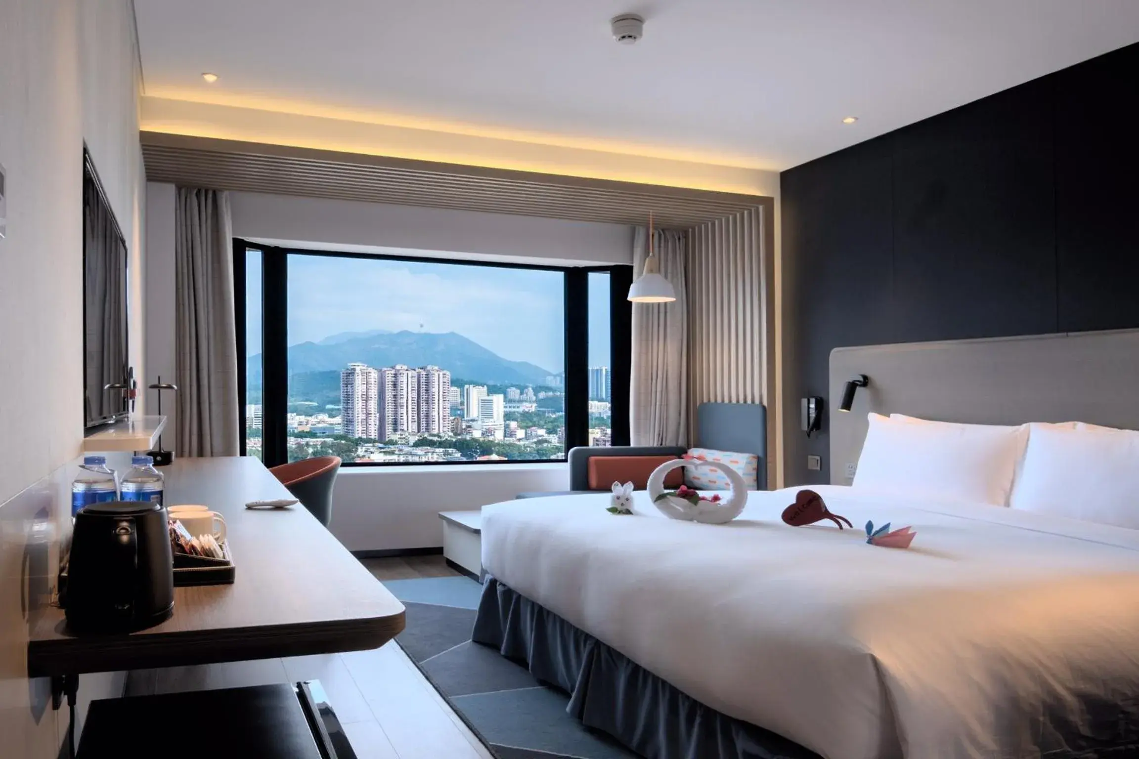 Bed in Holiday Inn Express Shenzhen Dongmen by IHG Bed in Holiday Inn Express Shenzhen Dongmen by IHG