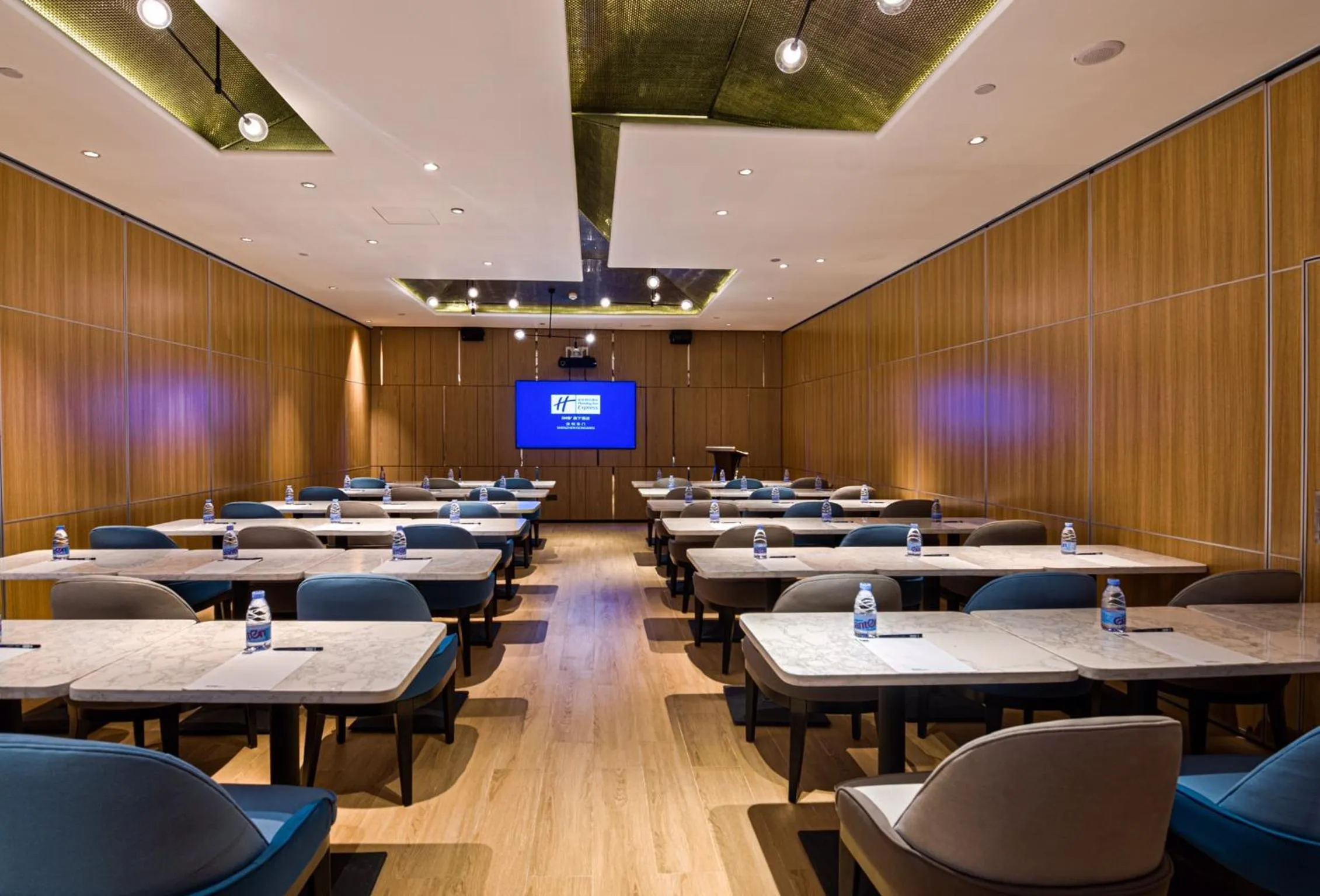 Holiday Inn Express Shenzhen Dongmen by IHG