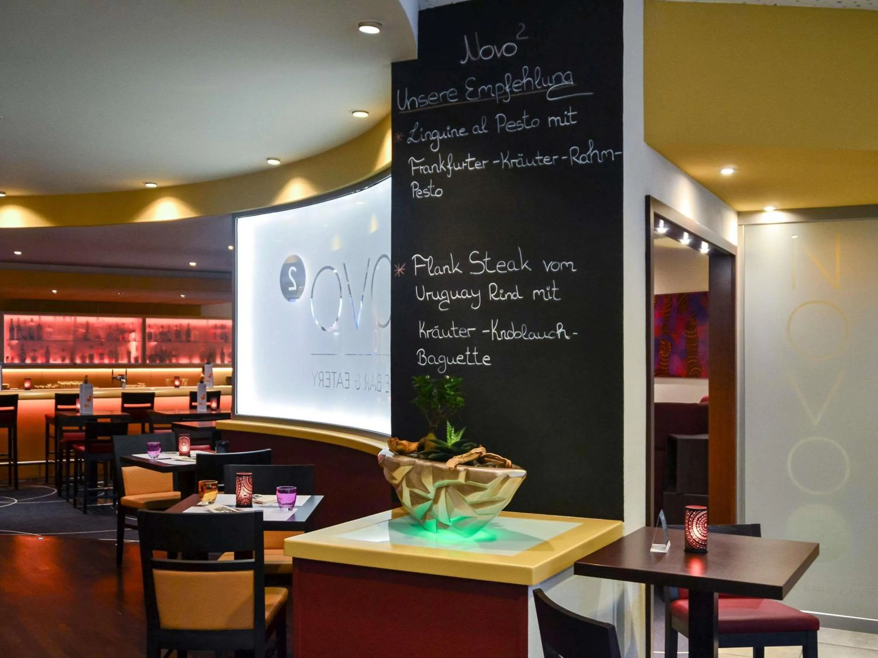 Lounge or bar in Novotel Frankfurt City