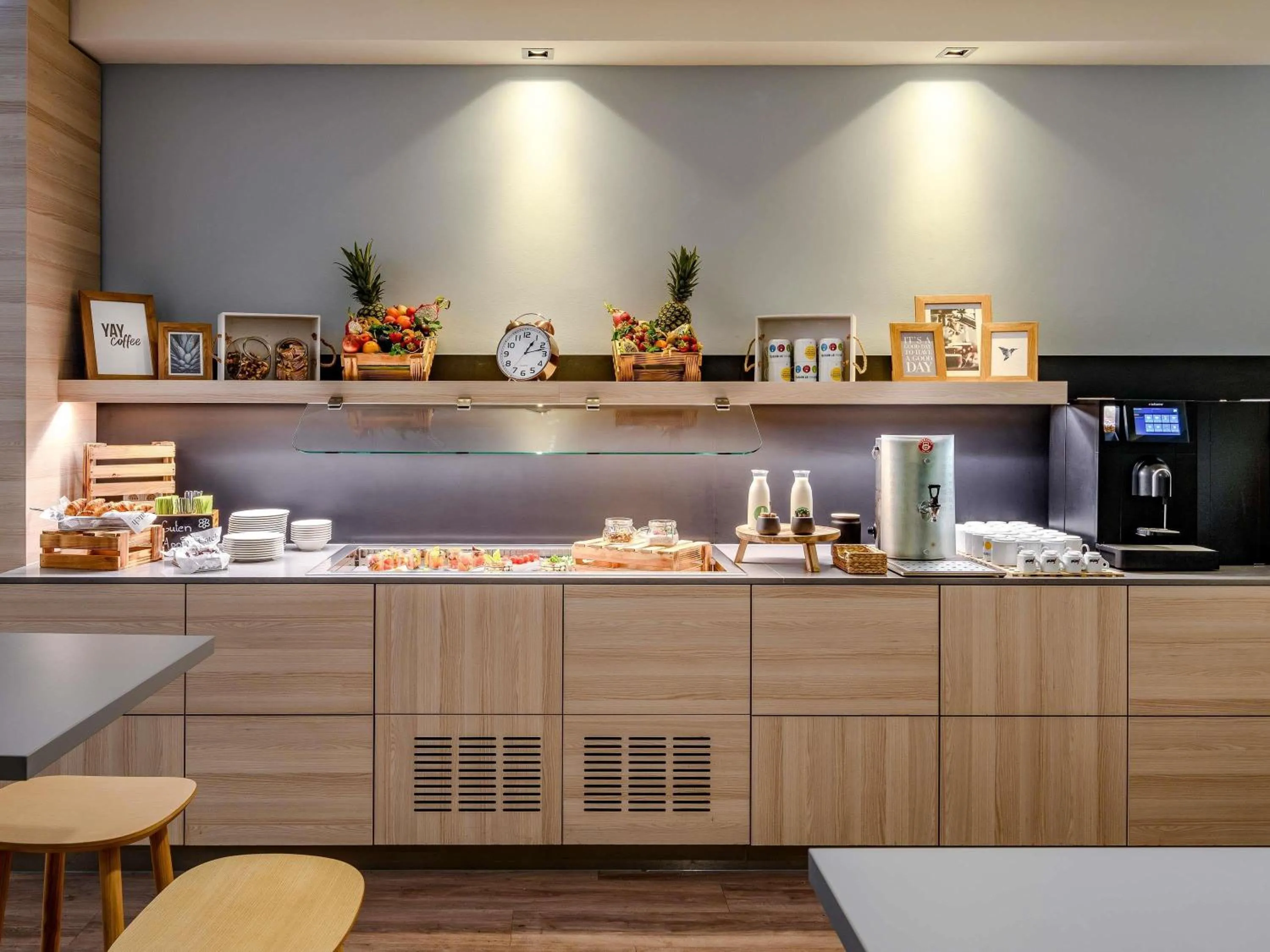 Restaurant/places to eat in Novotel Frankfurt City