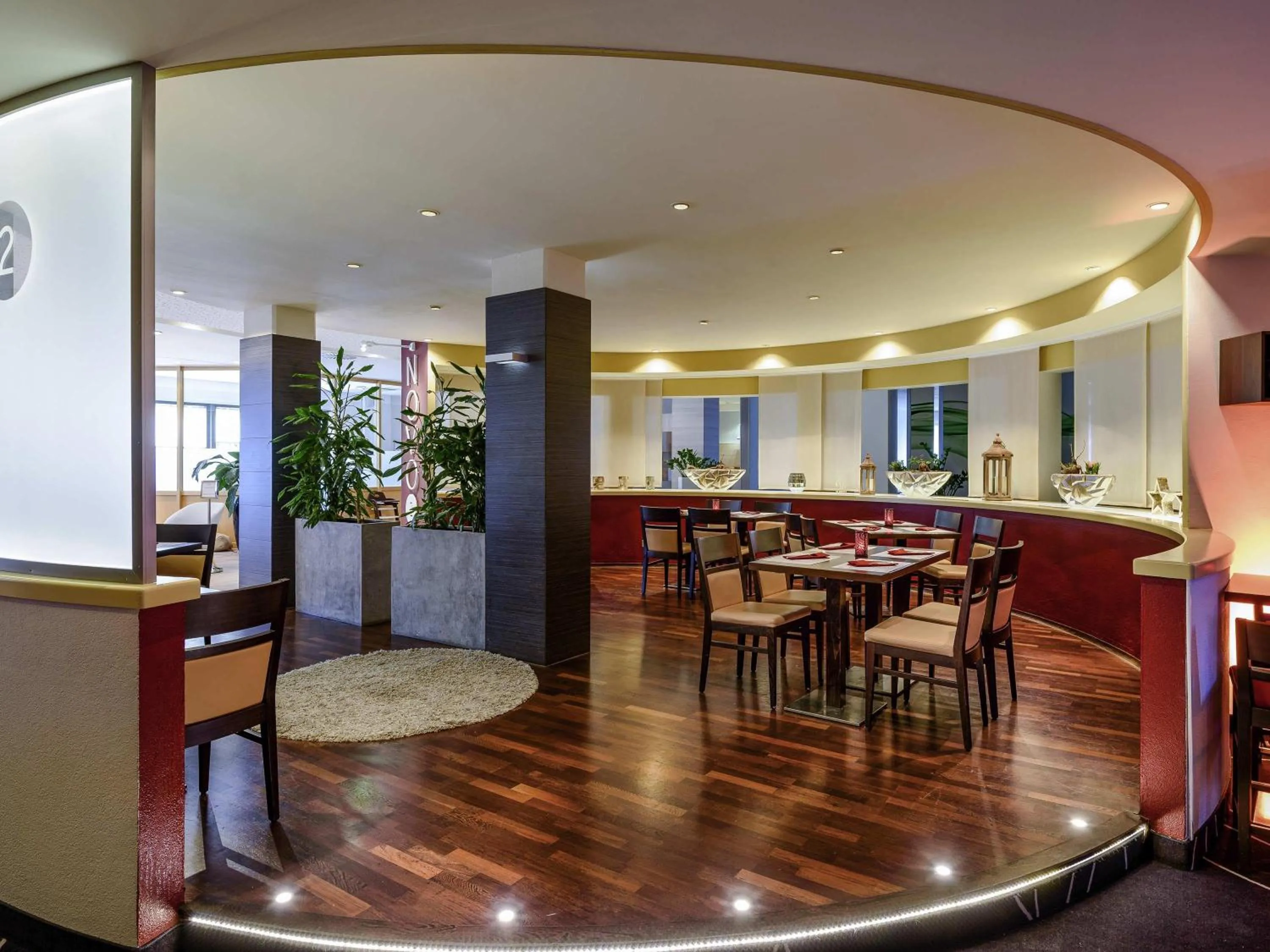 Restaurant/places to eat in Novotel Frankfurt City