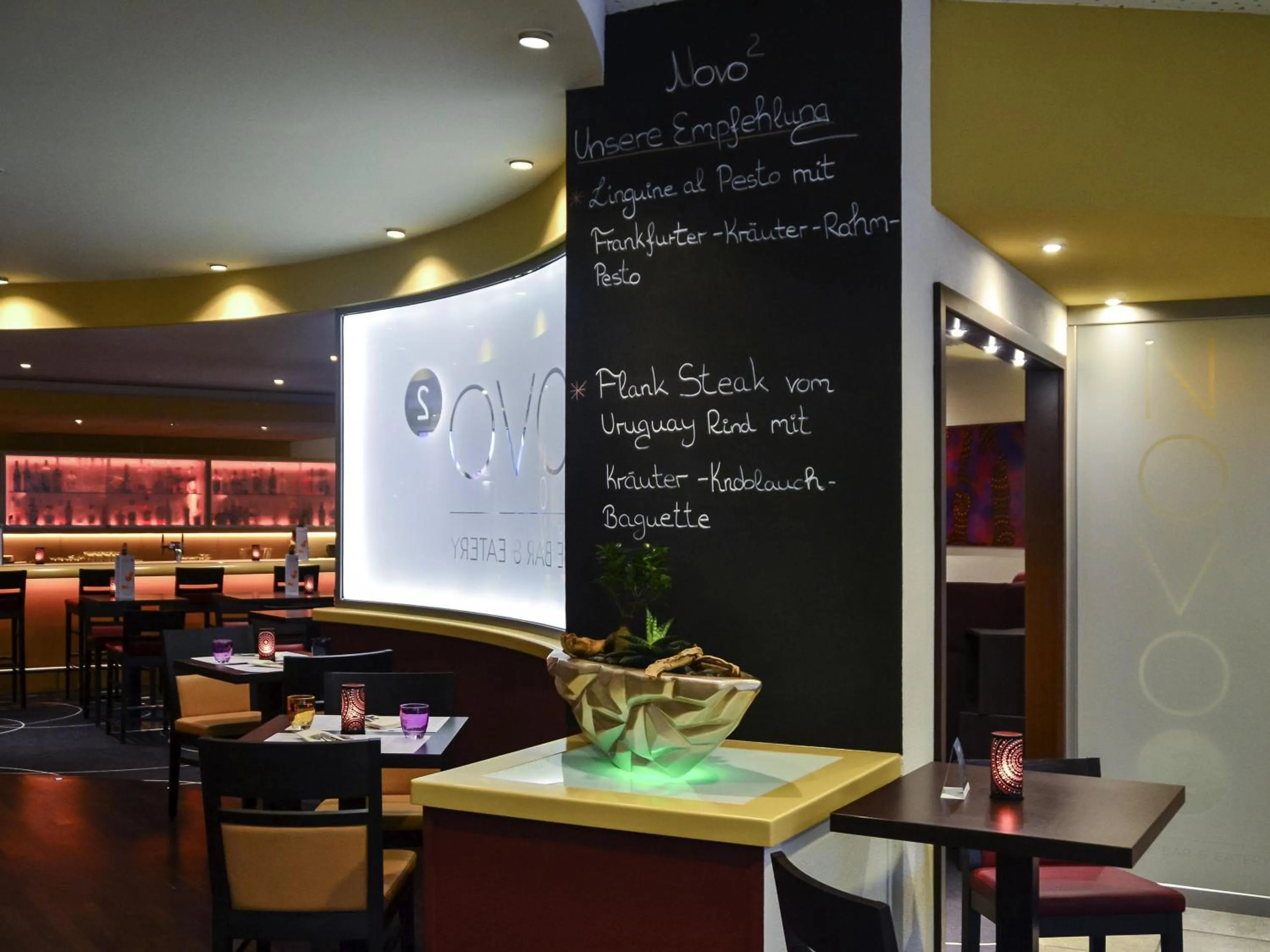 Lounge or bar in Novotel Frankfurt City