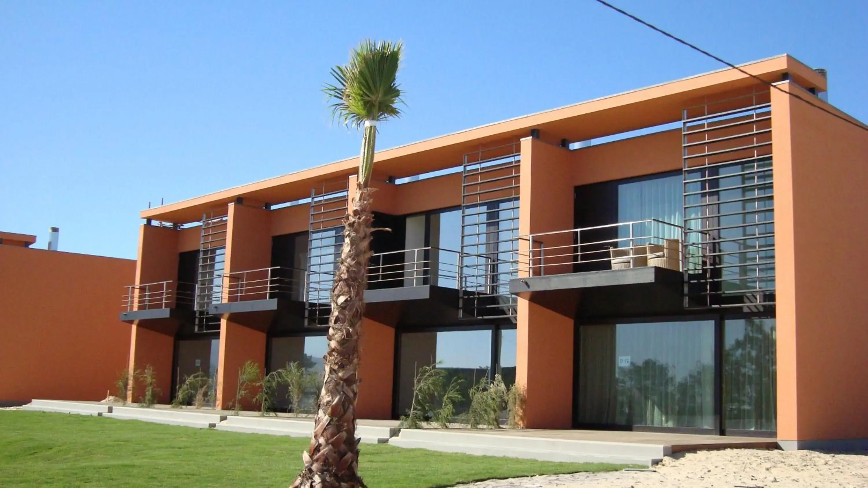 Facade/entrance in Troia Residence by The Editory - Beach Houses Facade/entrance in Troia Residence by The Editory - Beach Houses