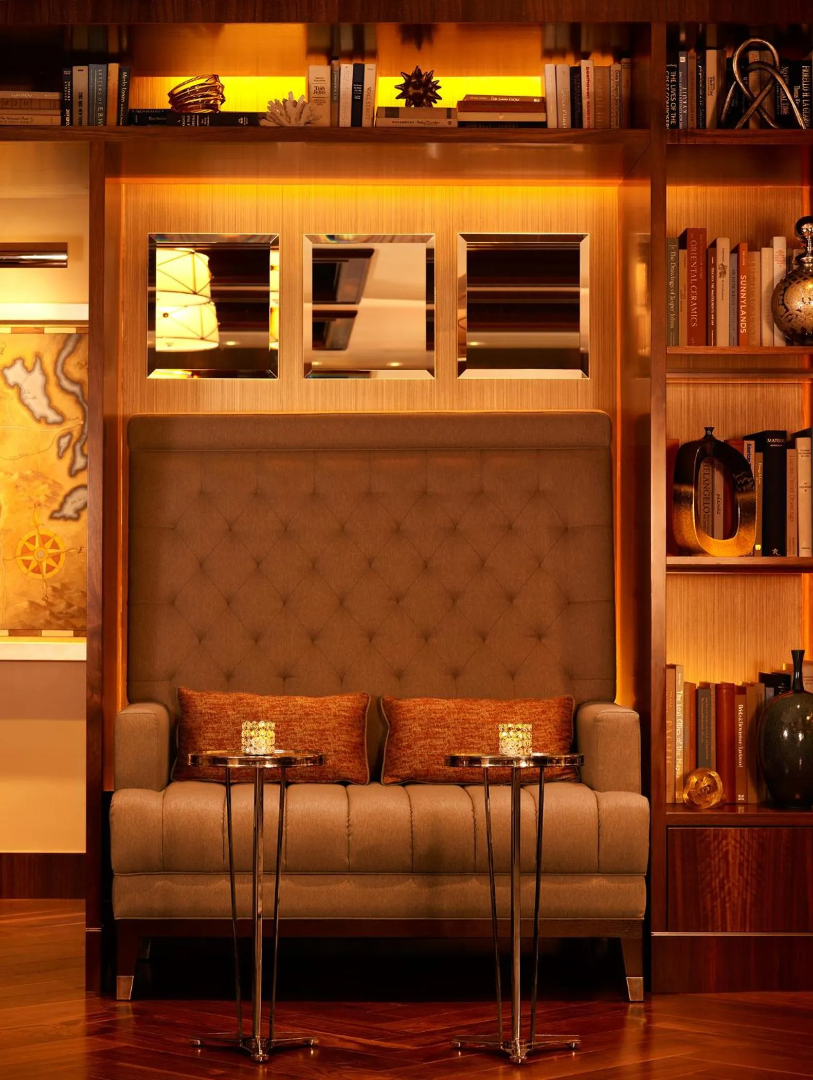 Communal lounge/ TV room in WestHouse Hotel New York