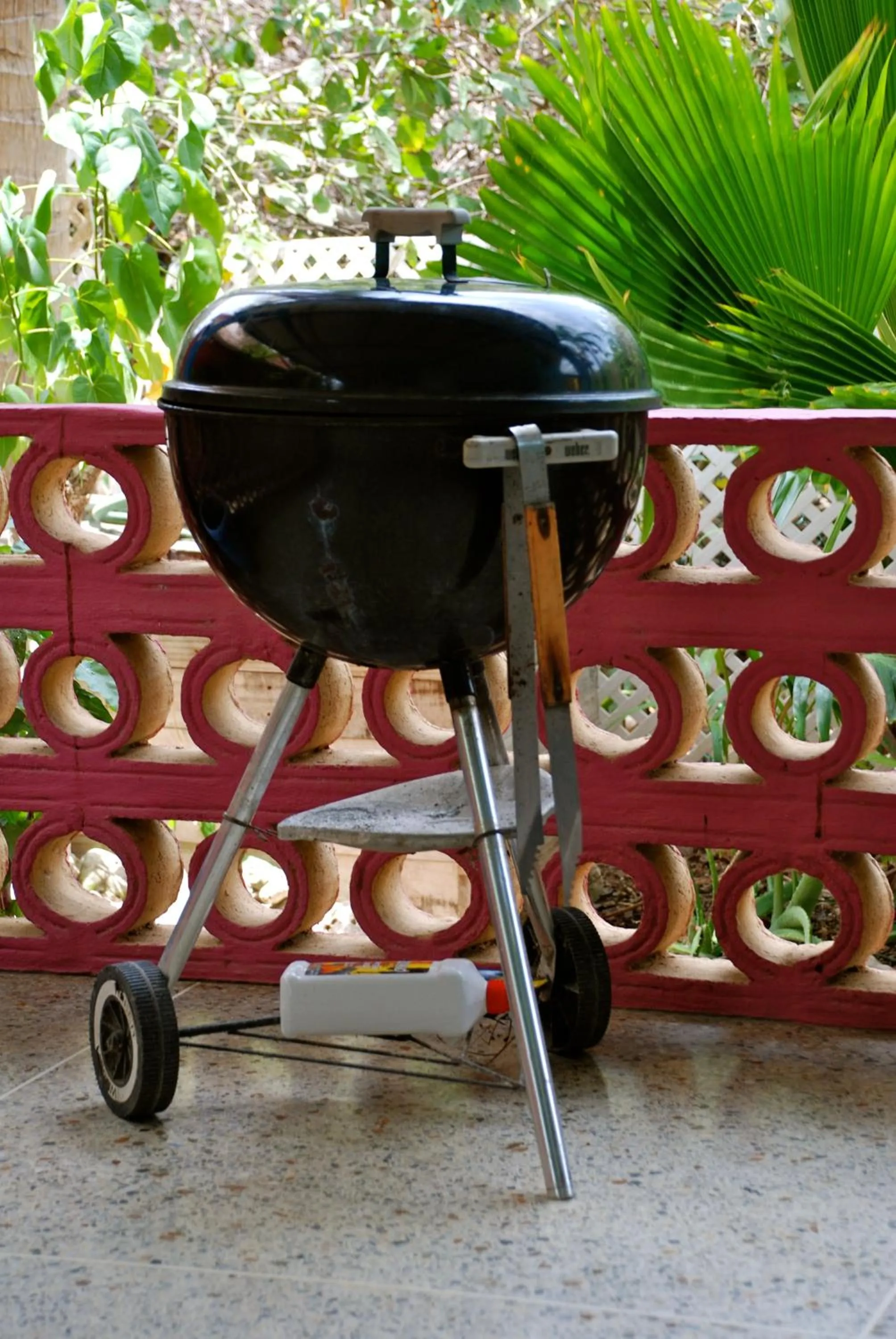 BBQ facilities in Caribbean Flower Apartments