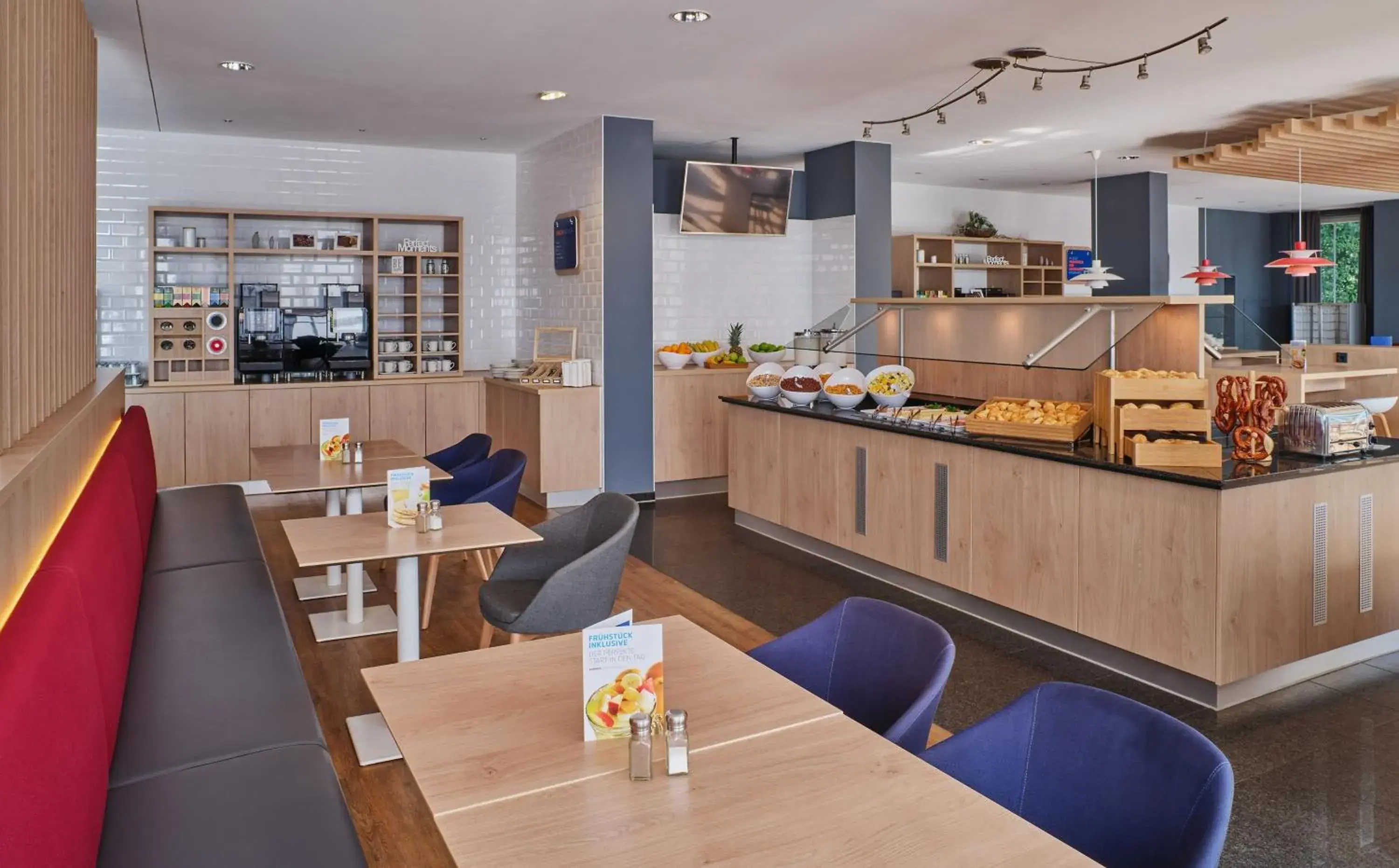 Restaurant/places to eat in Holiday Inn Express Frankfurt Airport by IHG Restaurant/places to eat in Holiday Inn Express Frankfurt Airport by IHG