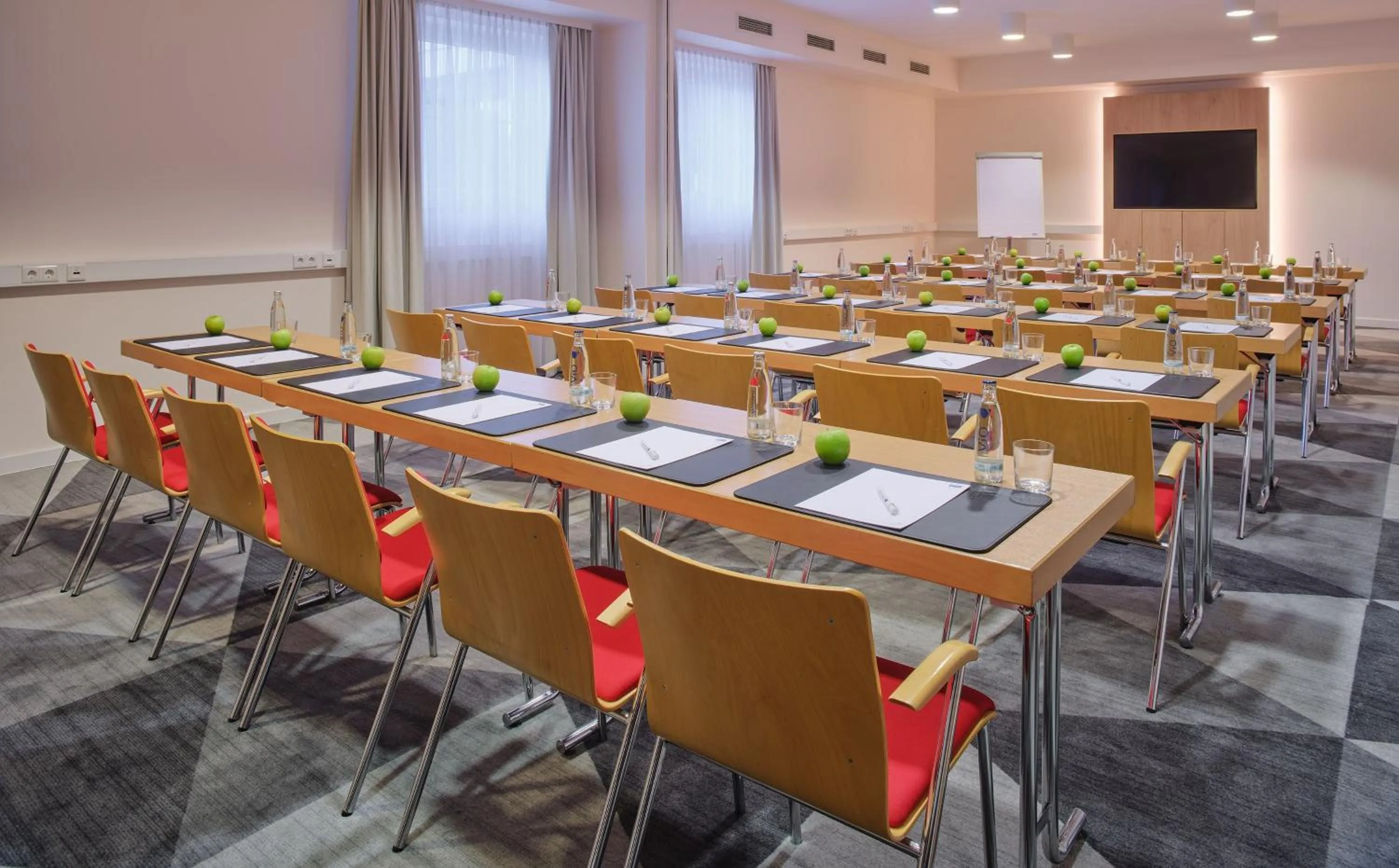 Meeting/conference room in Holiday Inn Express Frankfurt Airport by IHG