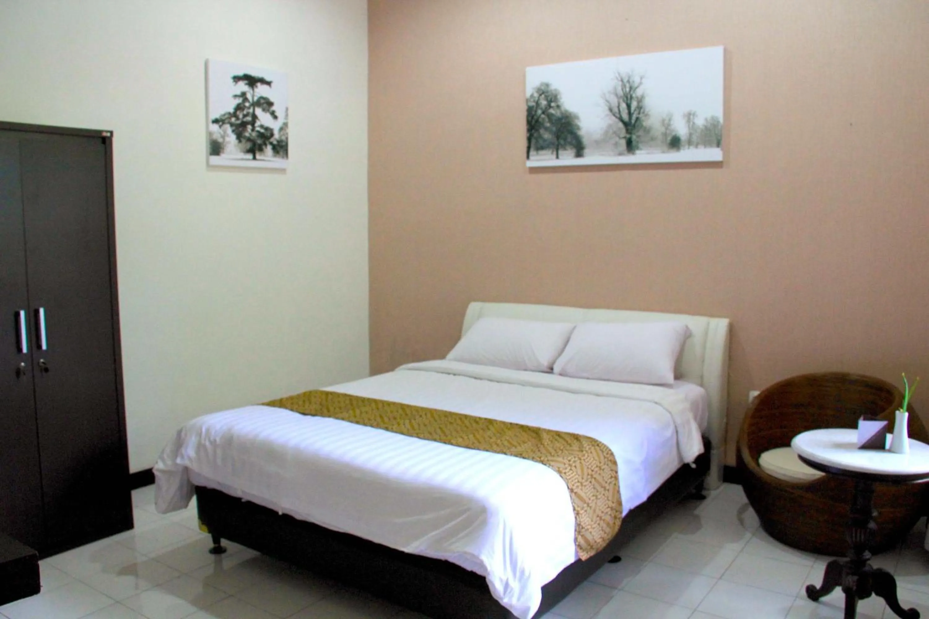 Photo of the whole room in Griya Yunika