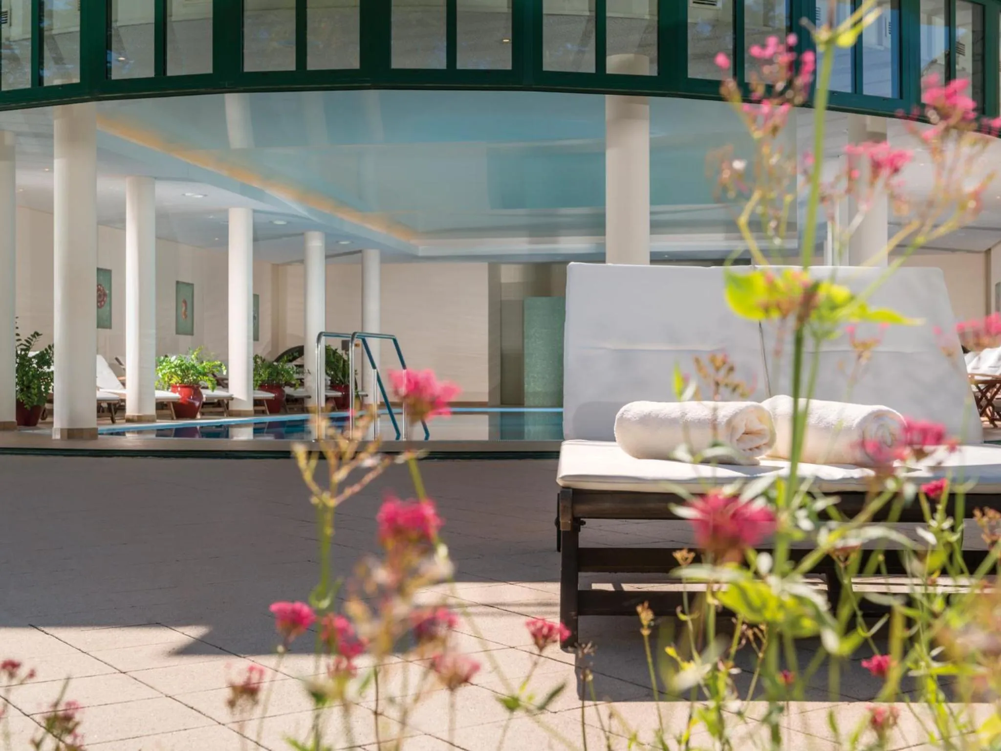 Swimming pool in aja Nordperd & Villen Göhren