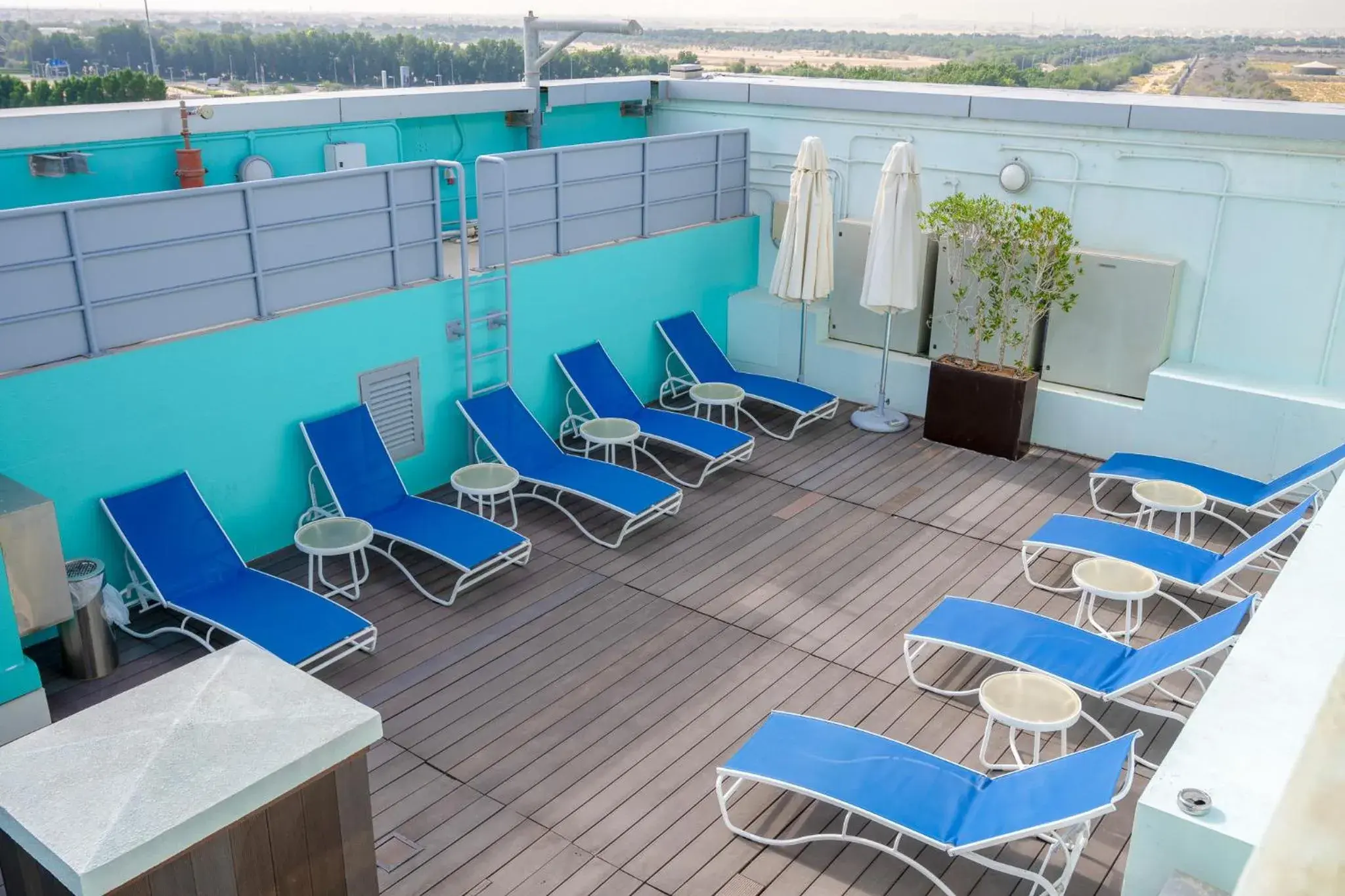 Swimming pool in Premier Inn Abu Dhabi Airport Business Park Swimming pool in Premier Inn Abu Dhabi Airport Business Park