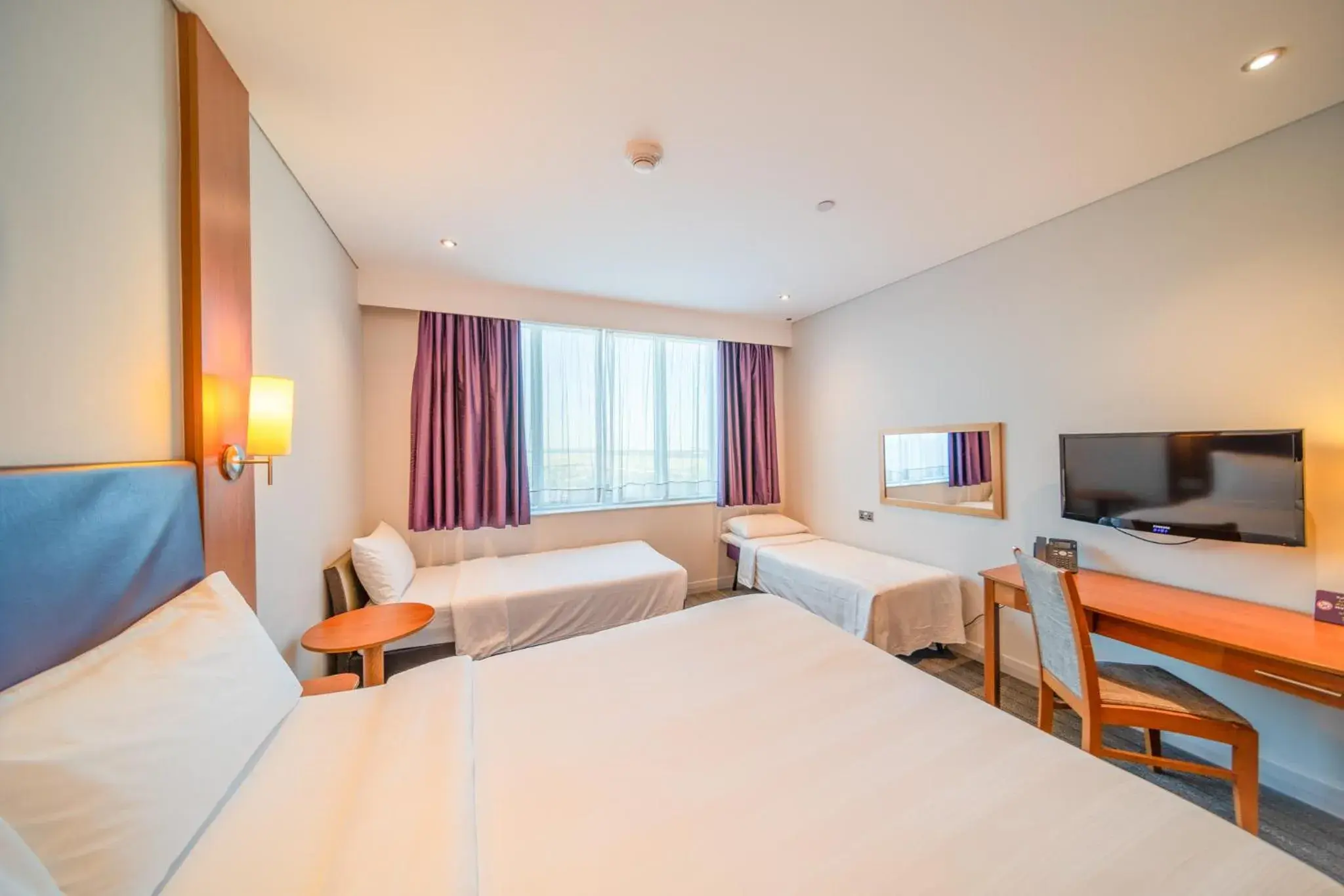 Bed in Premier Inn Abu Dhabi Airport Business Park Bed in Premier Inn Abu Dhabi Airport Business Park