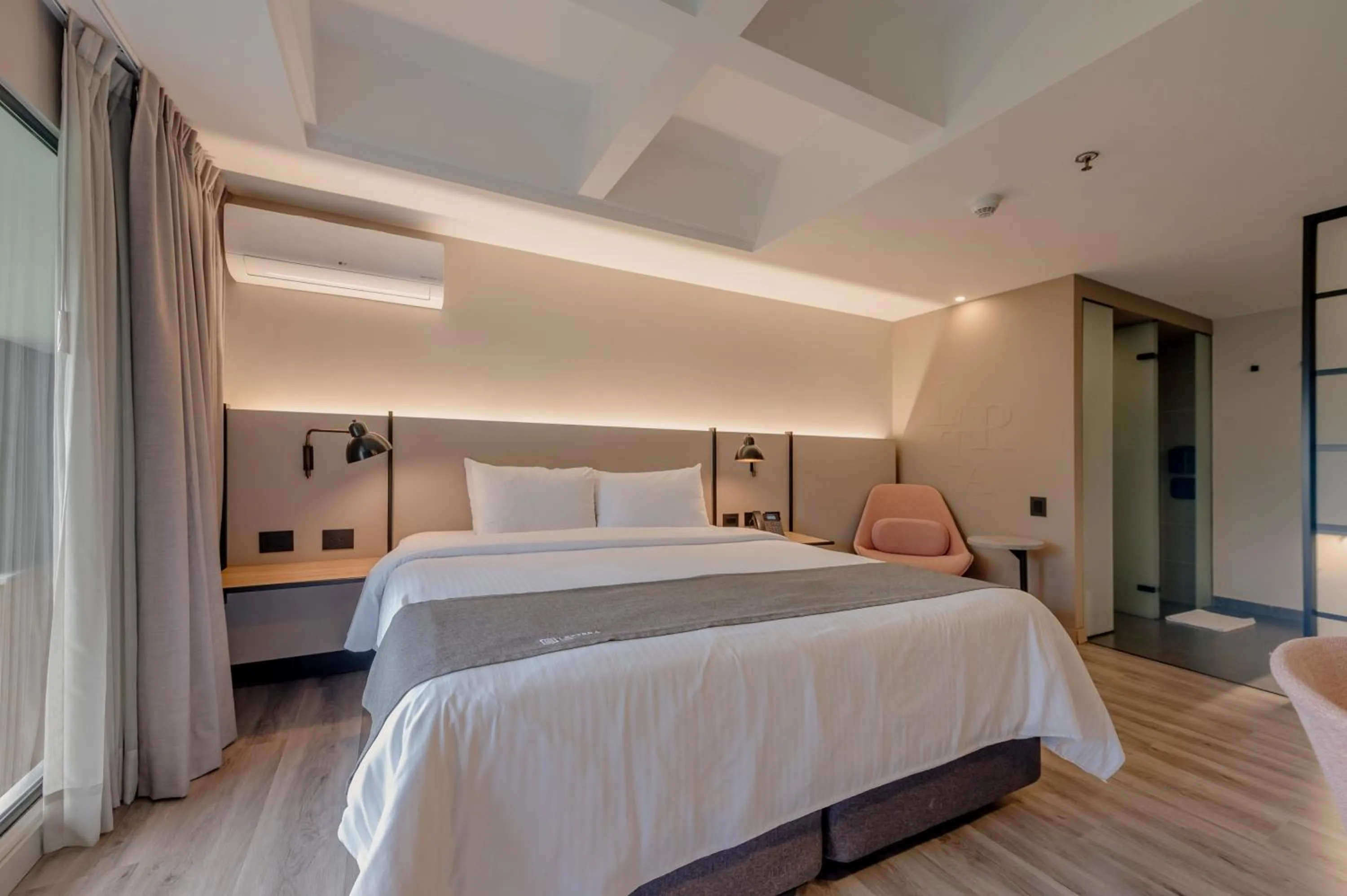 Photo of the whole room, Bed in Lettera Hotel