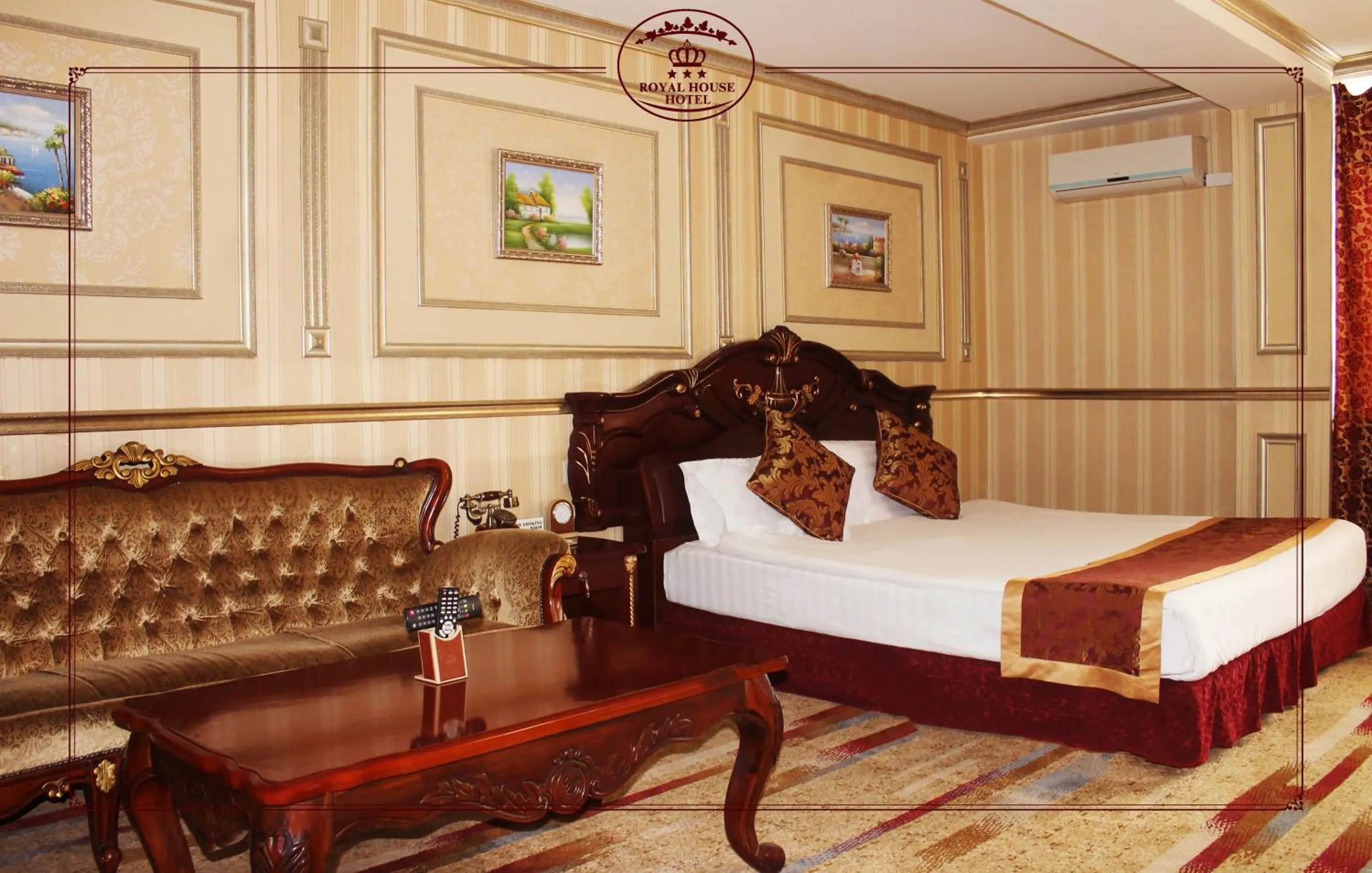 Bed in Royal House Hotel