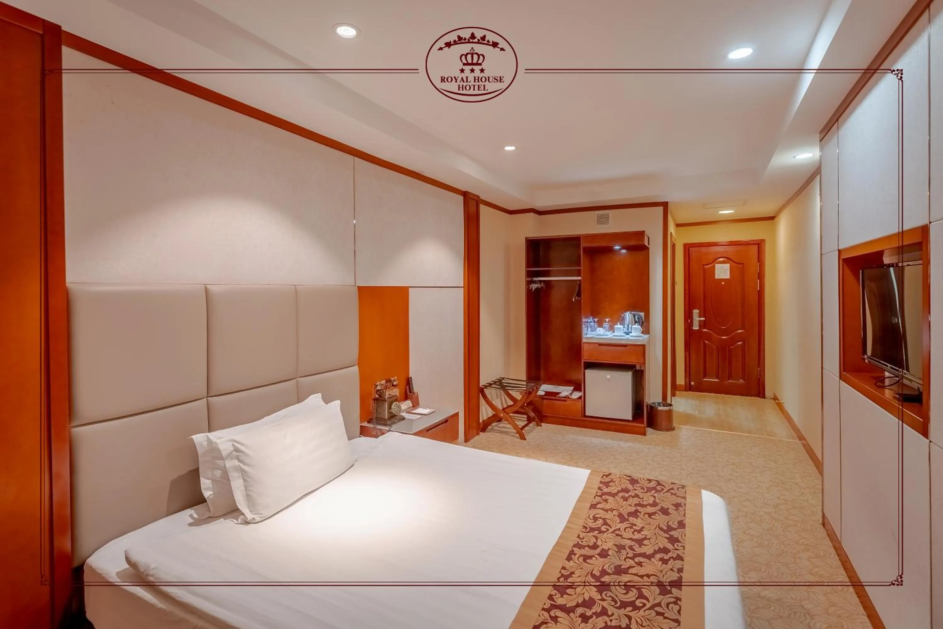 Bed in Royal House Hotel