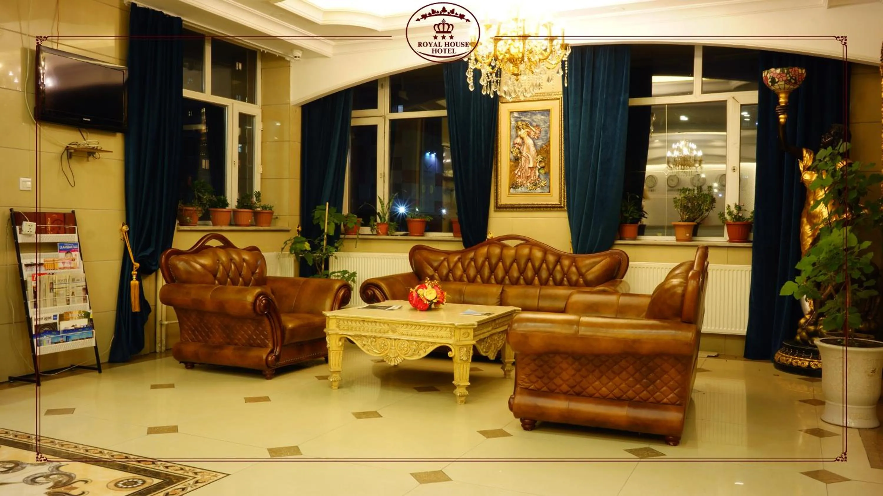 Living room in Royal House Hotel