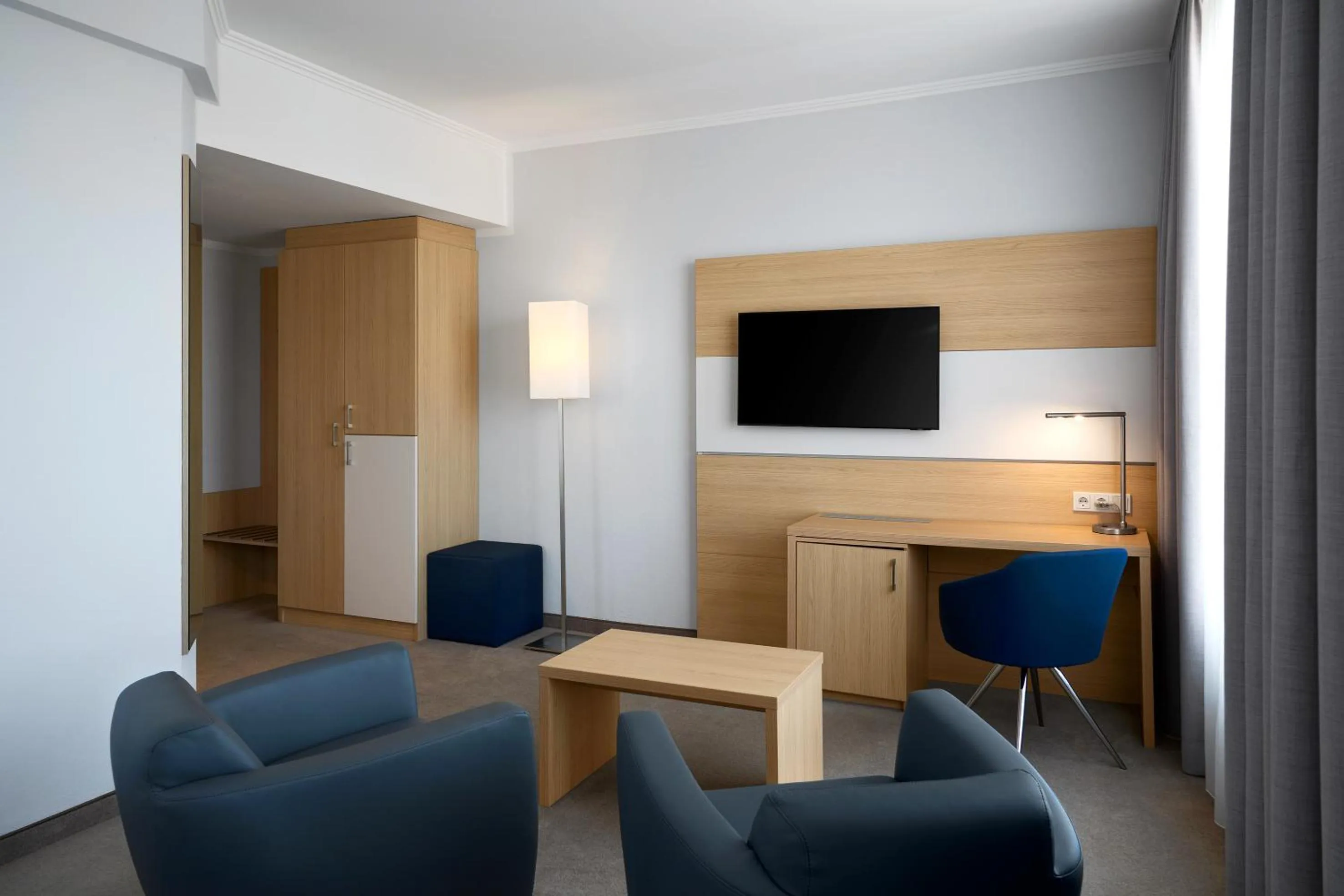 Photo of the whole room in Four Points Flex by Sheraton Göttingen