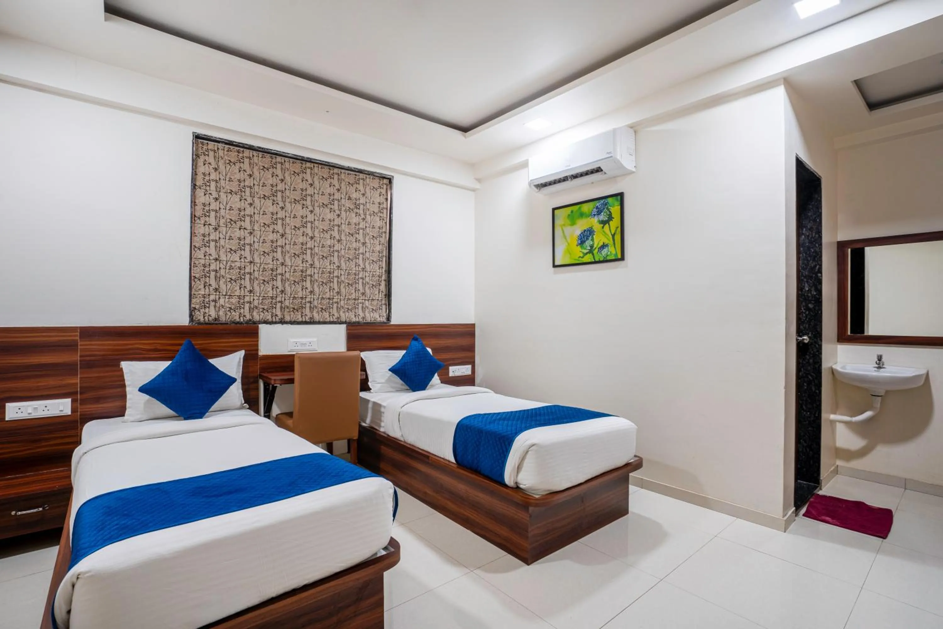 Hotel StayBird - Nest, Kharadi