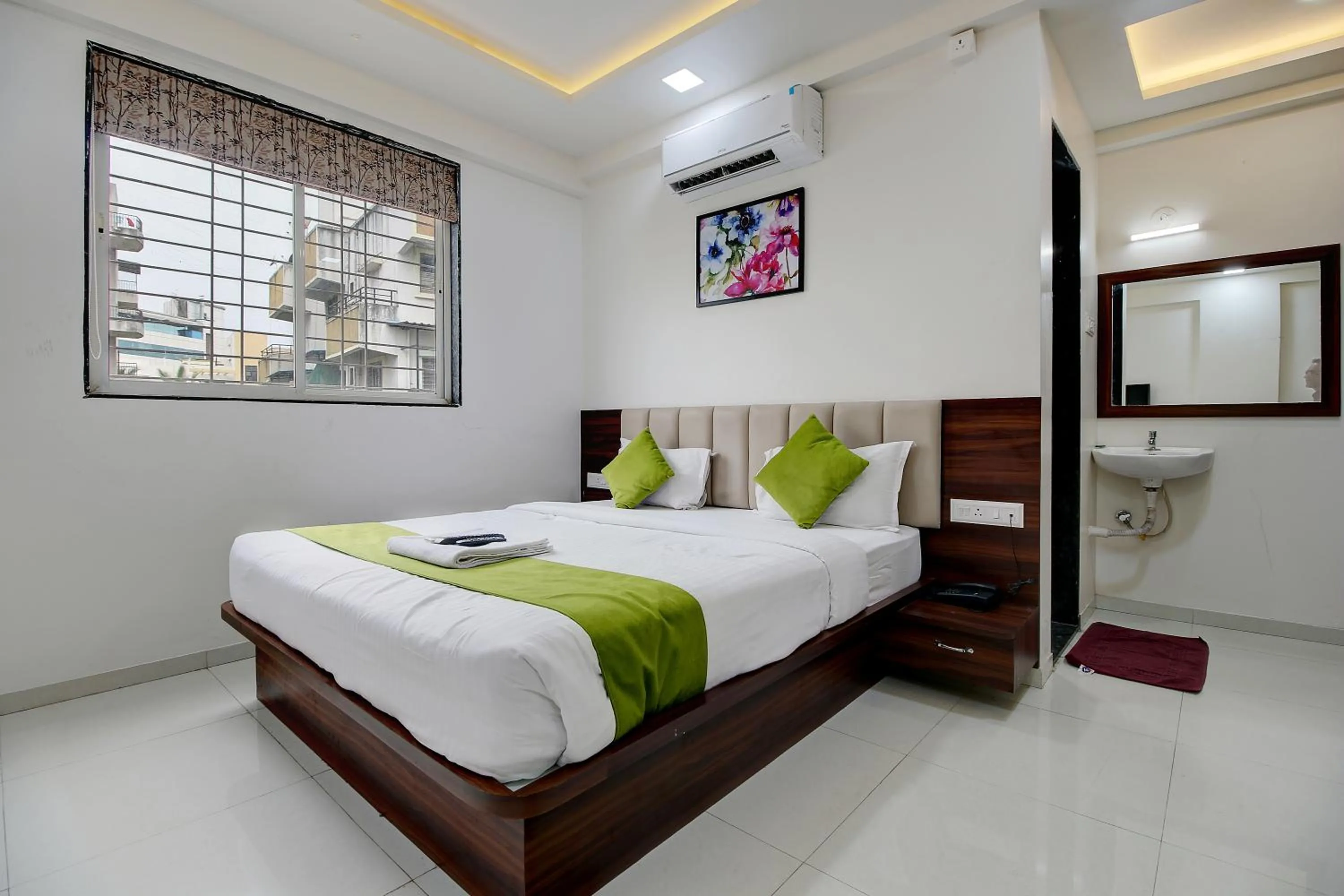 Hotel StayBird - Nest, Kharadi