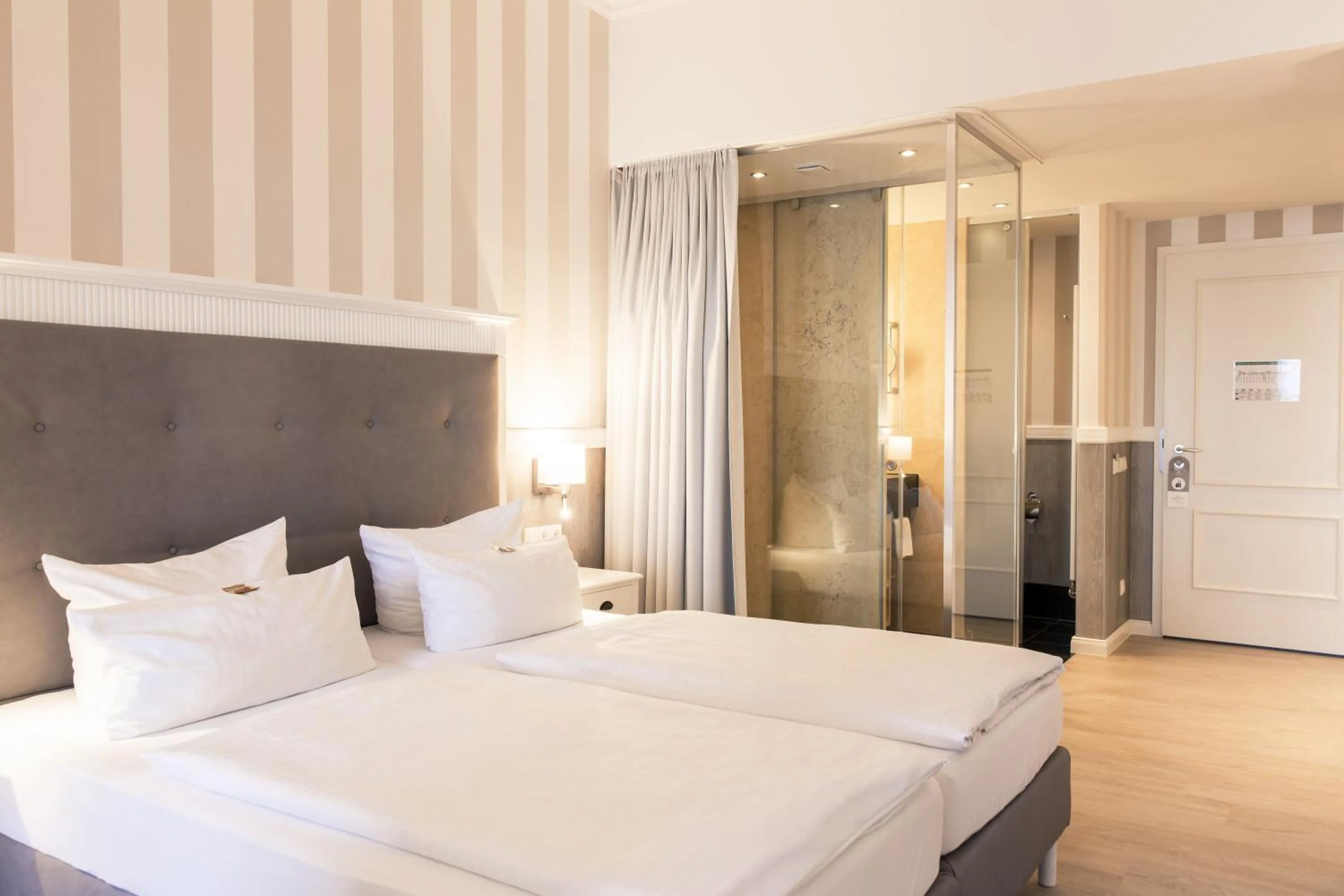 Photo of the whole room, Bed in Resort Hotel IV Jahreszeiten Zingst