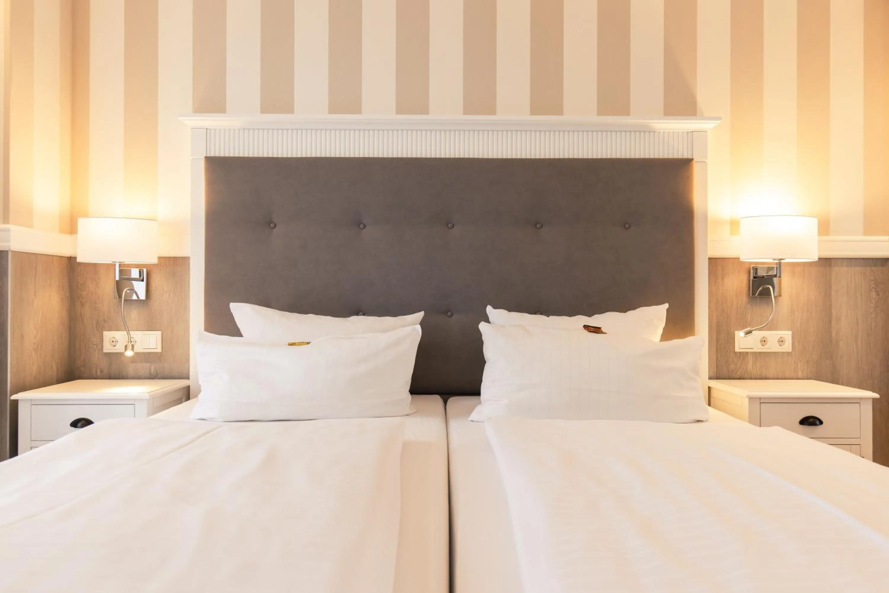 Photo of the whole room, Bed in Resort Hotel IV Jahreszeiten Zingst