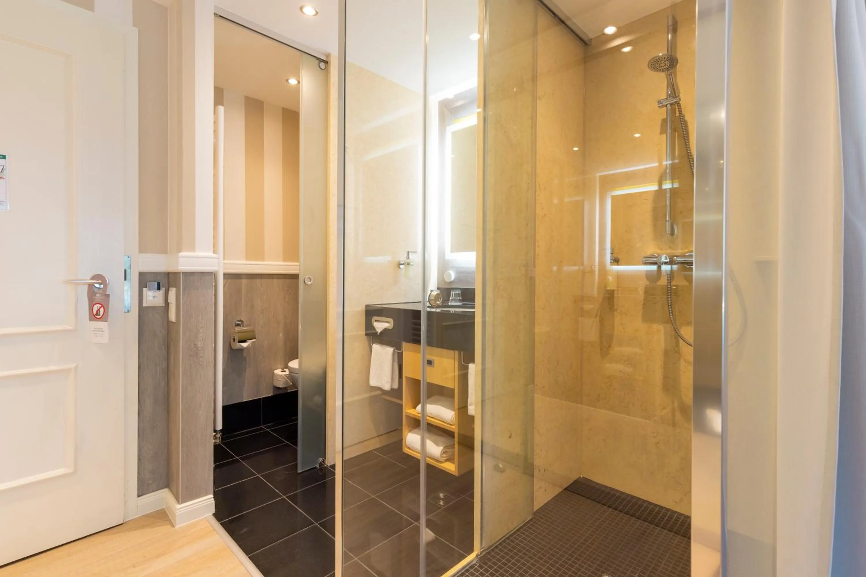 Bathroom in Resort Hotel IV Jahreszeiten Zingst