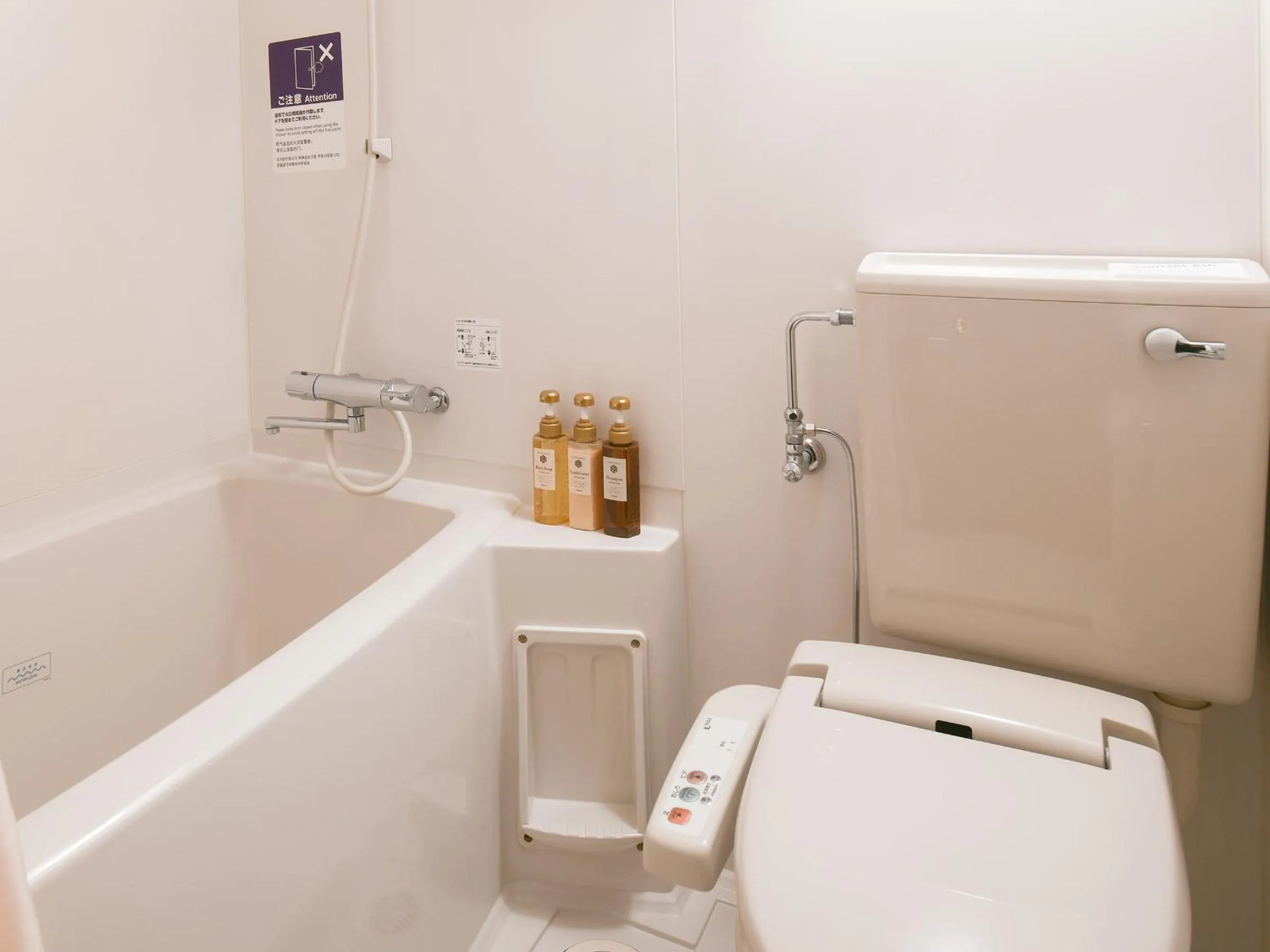 Shower in Vessel Hotel Fukuoka Kaizuka