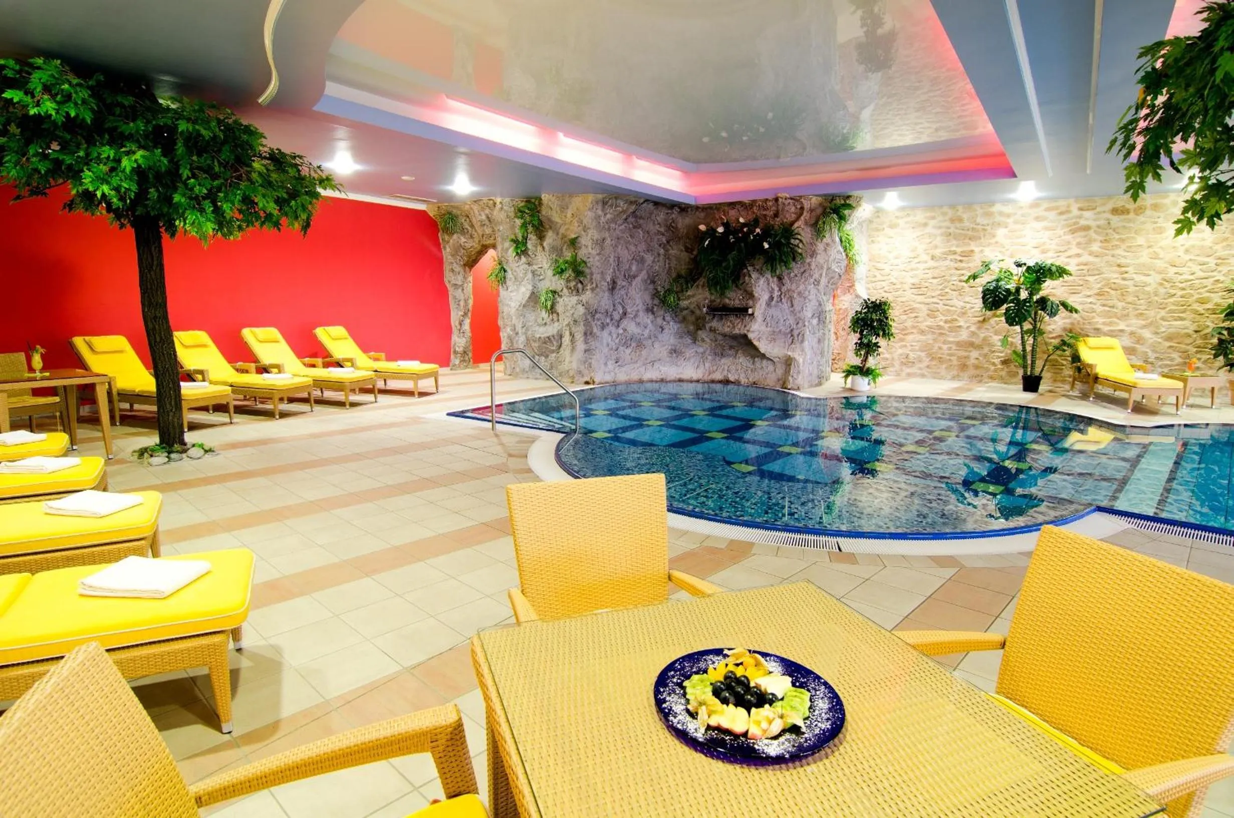 Swimming pool in Schmelmer Hof Hotel & Resort
