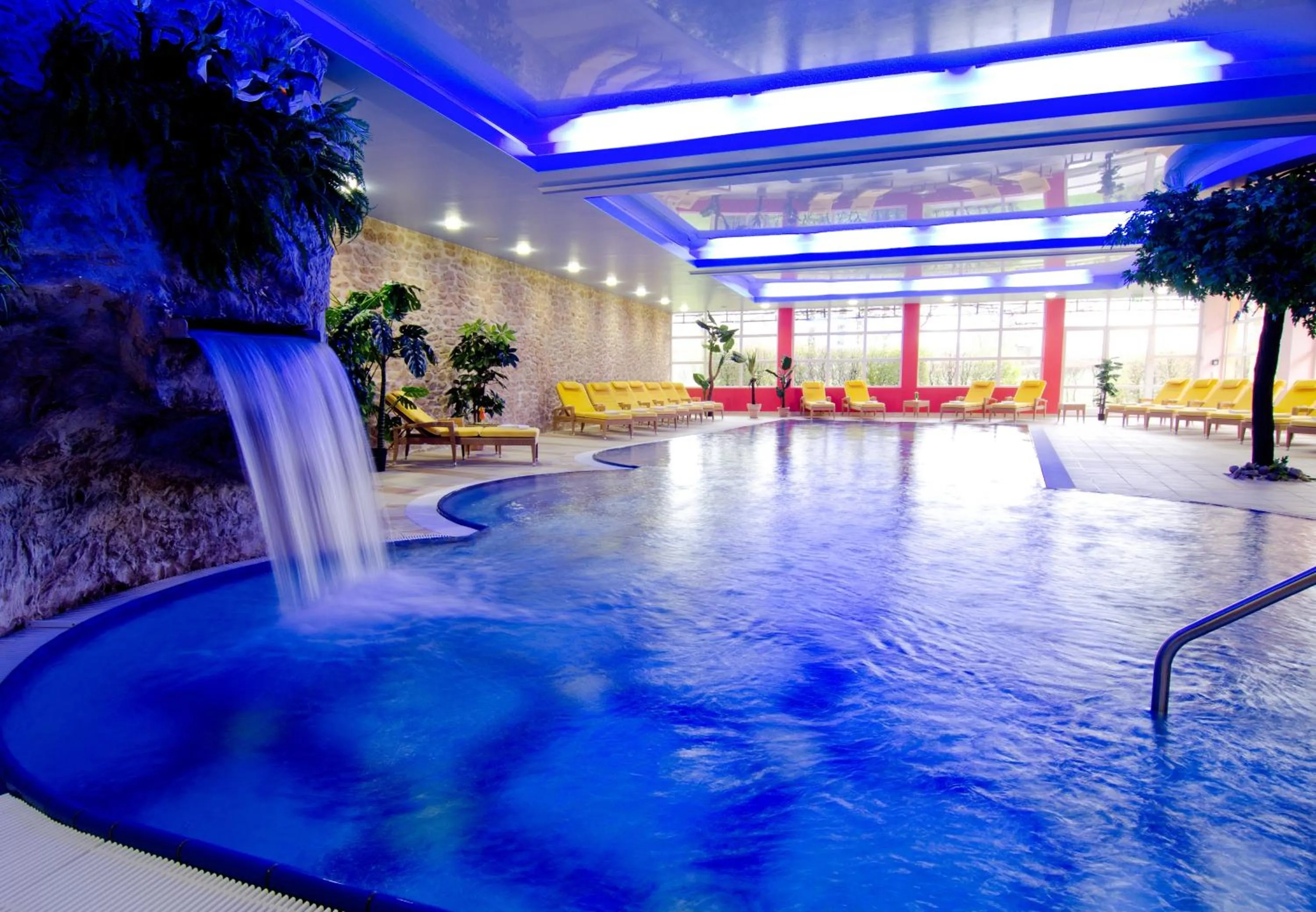 Swimming pool in Schmelmer Hof Hotel & Resort