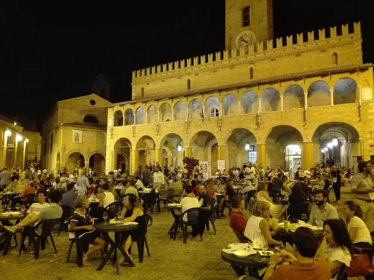 Restaurant/places to eat in Residence Borgo Offida