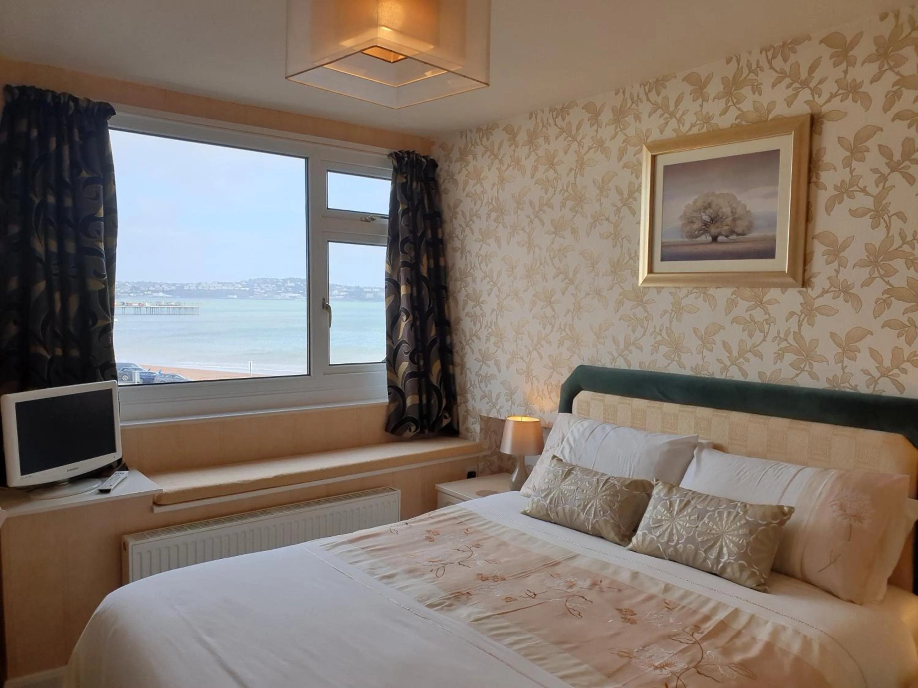 Sea view, Bed in The Sands Hotel