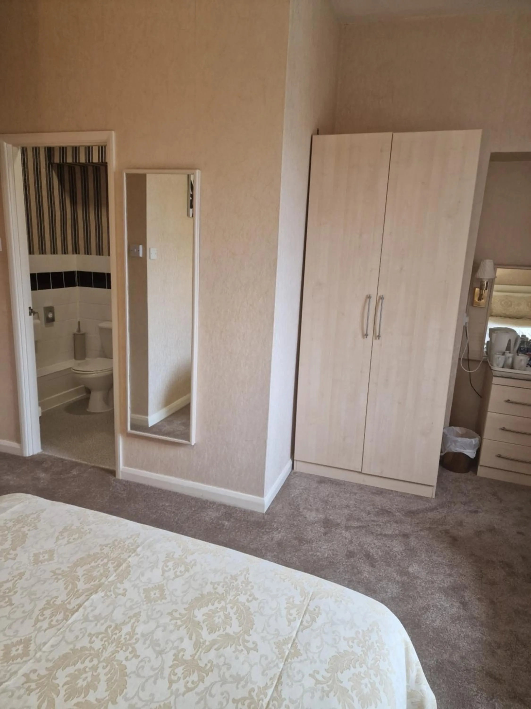 Bedroom, Bed in The Sands Hotel