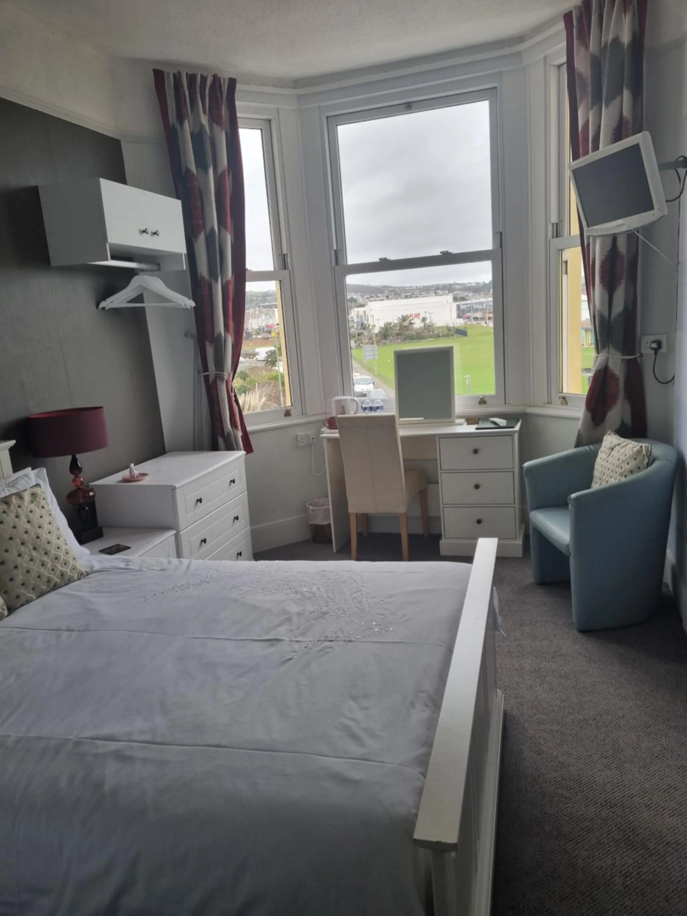 Bedroom, Bed in The Sands Hotel