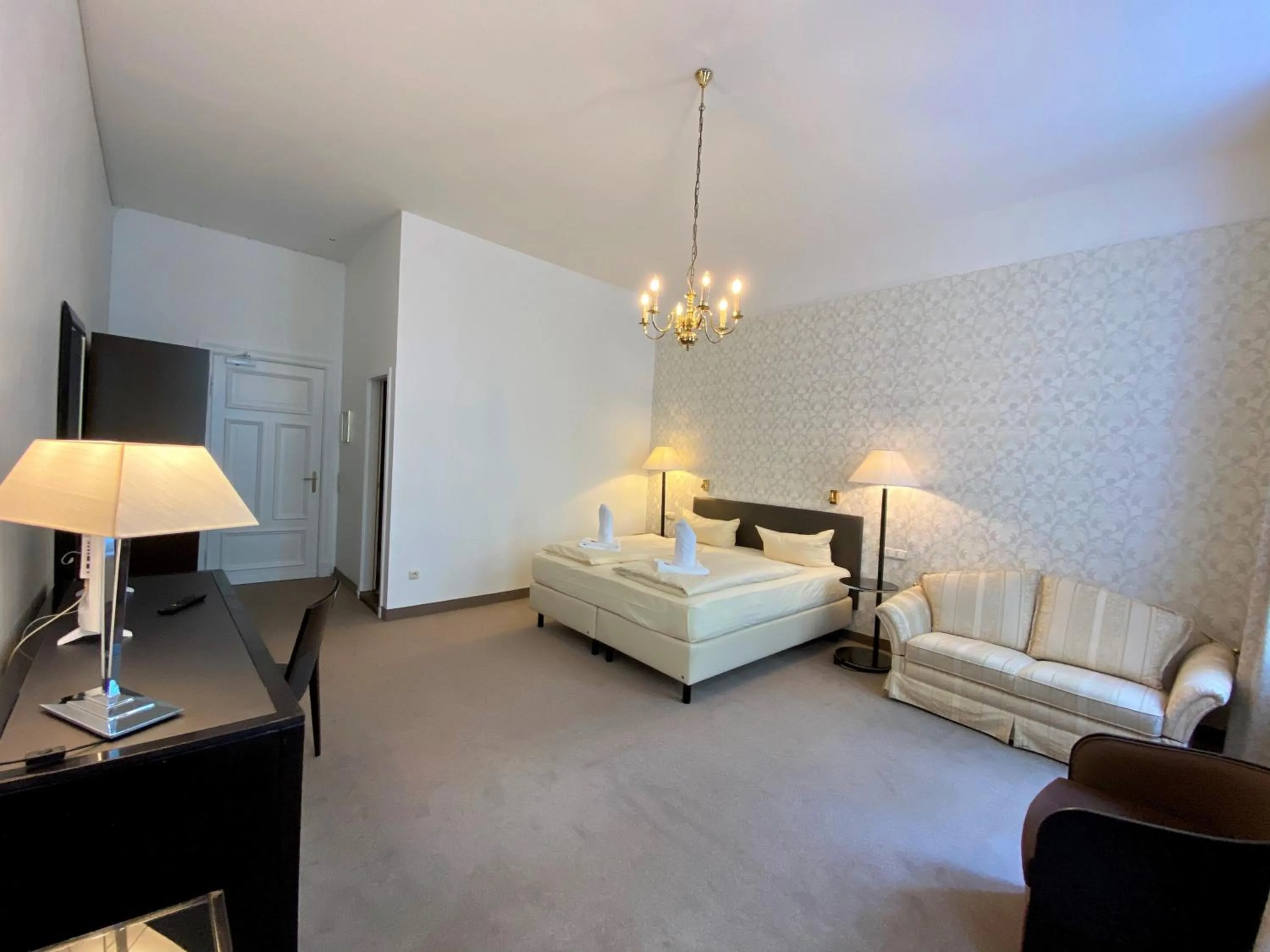 Photo of the whole room, Bed in Hotel Kaiserhof