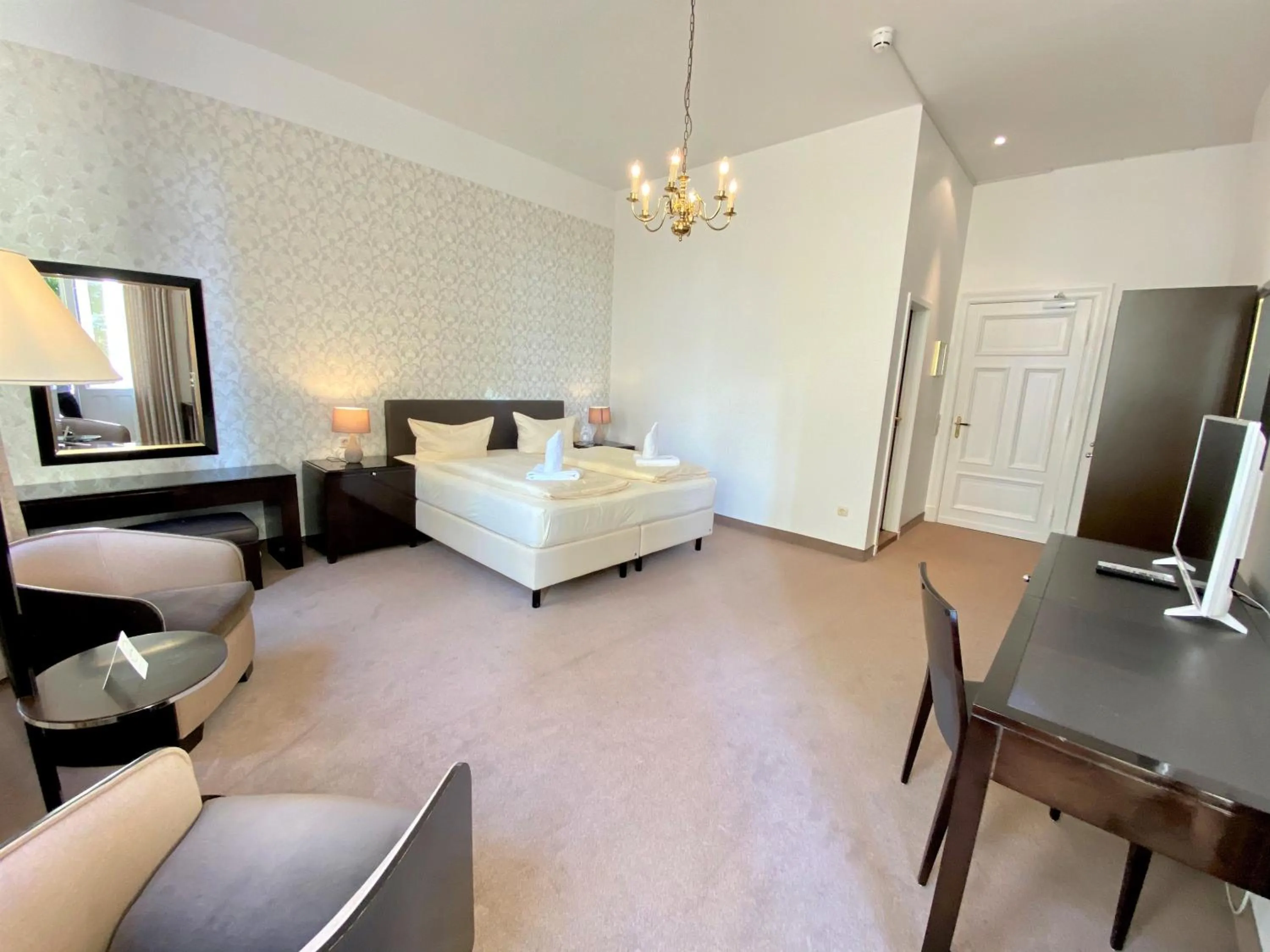 Photo of the whole room, Bed in Hotel Kaiserhof