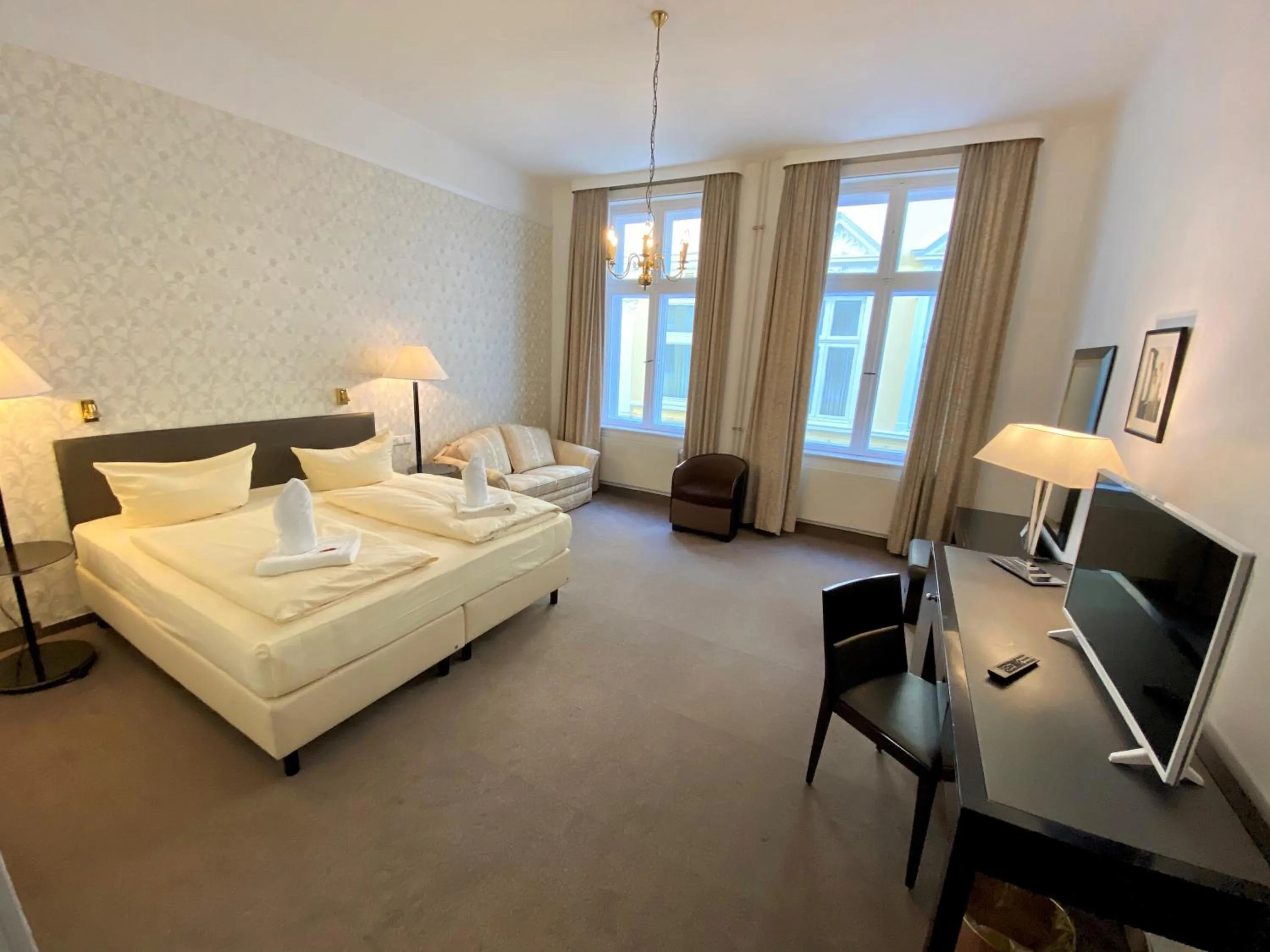 Bedroom, Bed in Hotel Kaiserhof