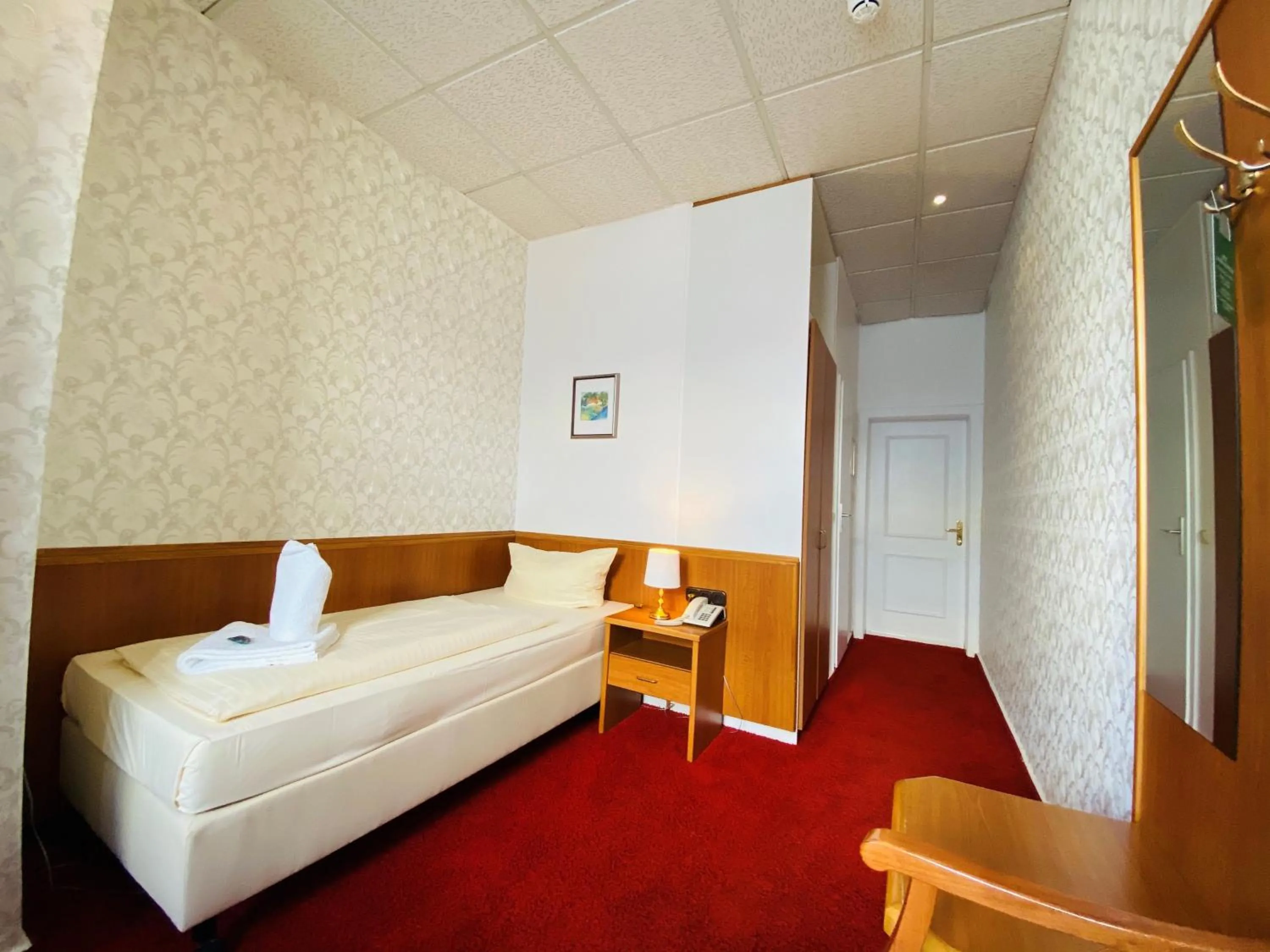 Photo of the whole room, Bed in Hotel Kaiserhof