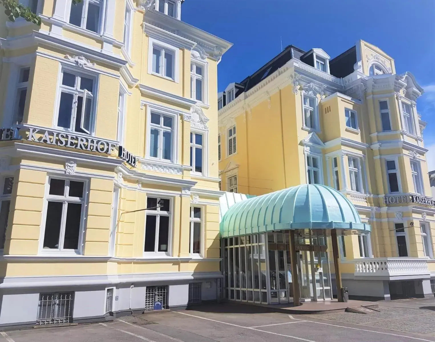 Economy Single Room in Hotel Kaiserhof Economy Single Room in Hotel Kaiserhof